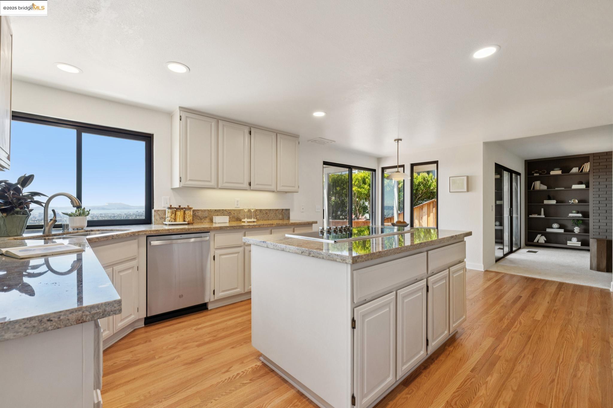 6109 Ridgemont Dr