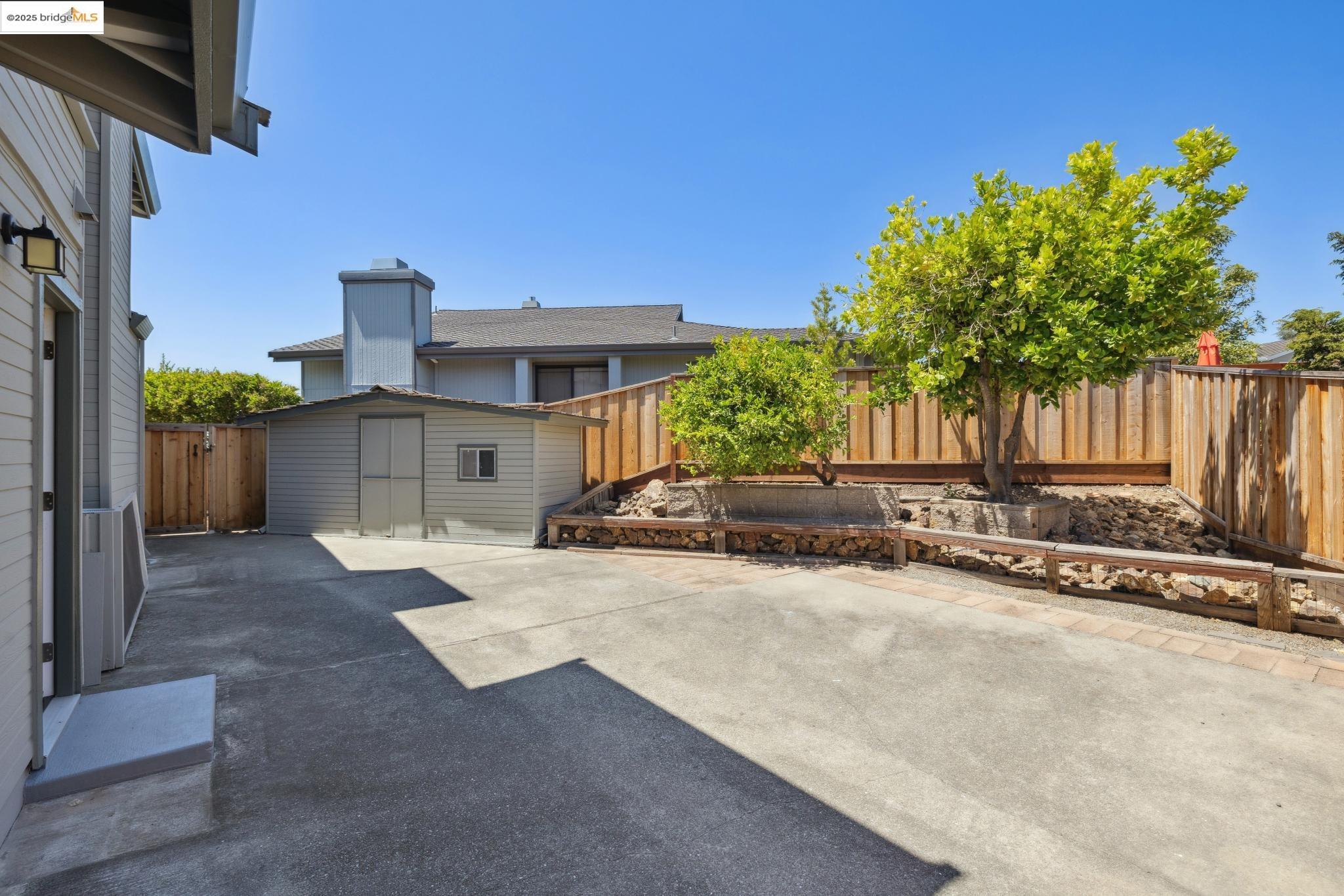 6109 Ridgemont Dr
