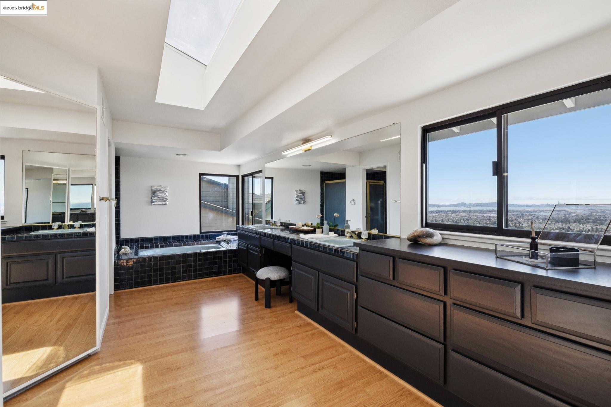 6109 Ridgemont Dr
