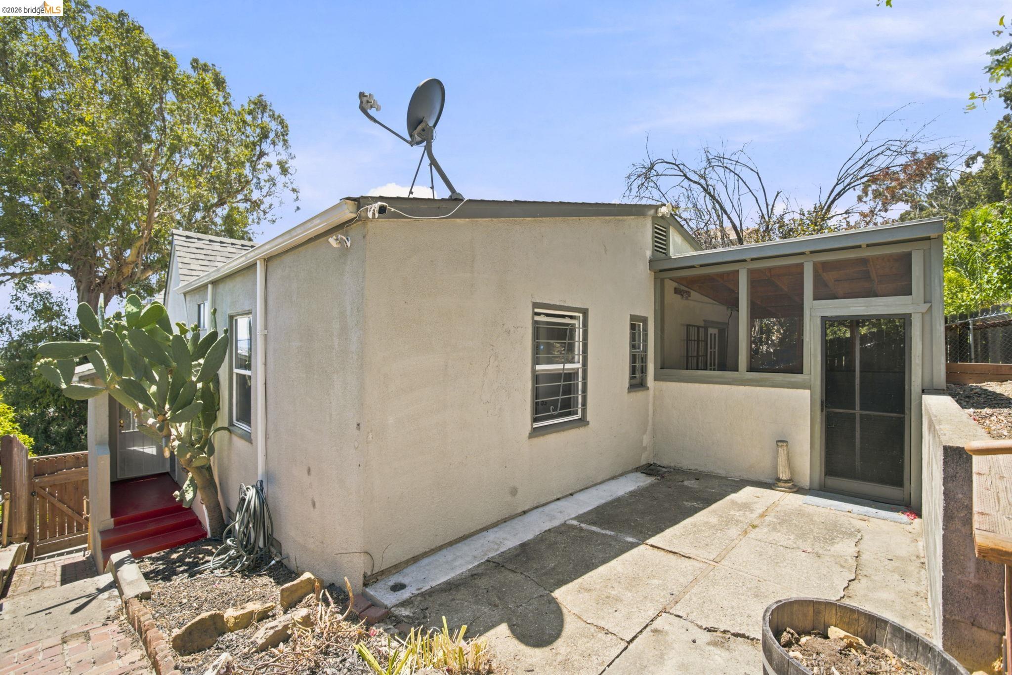 6616 Outlook Ave