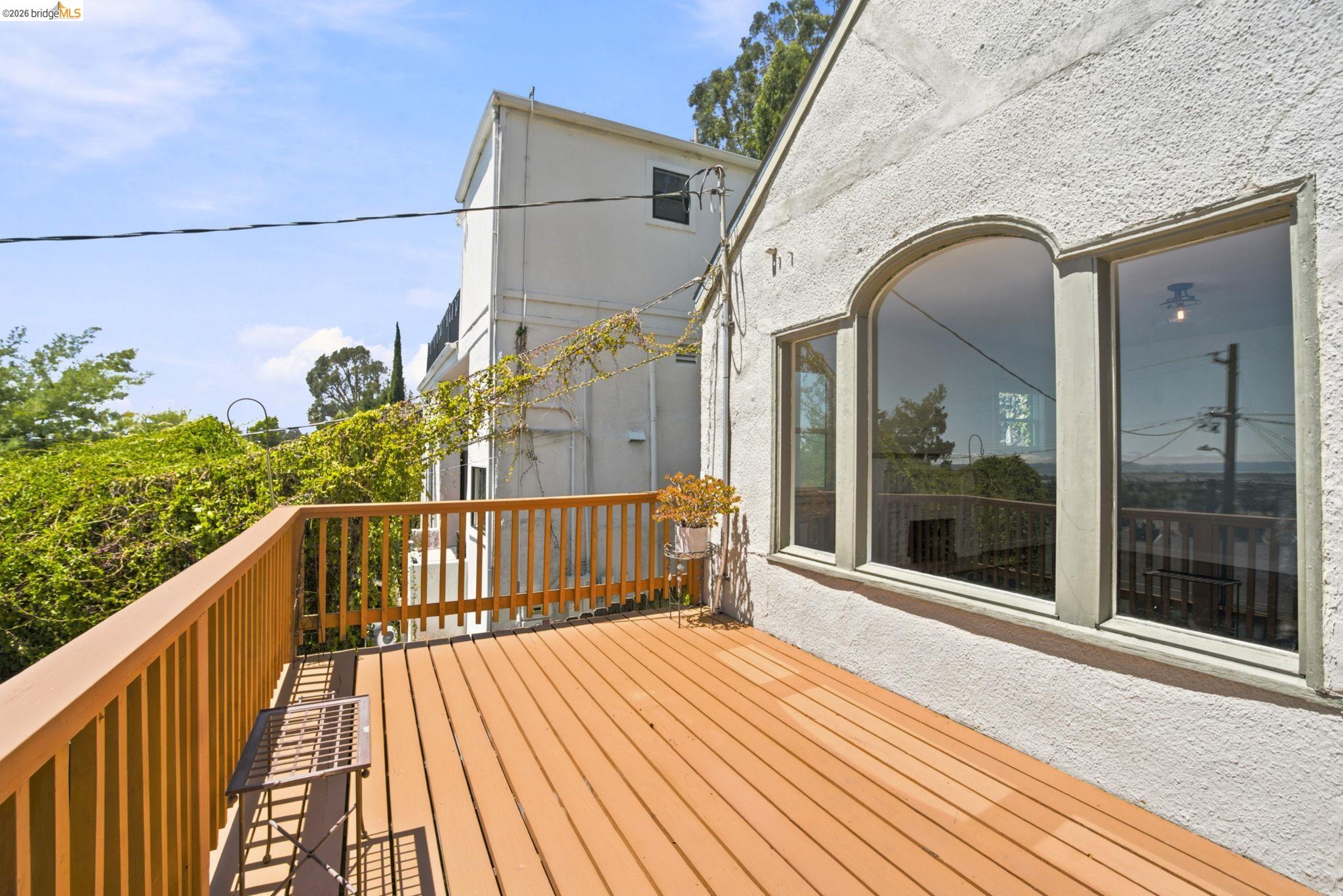 6616 Outlook Ave