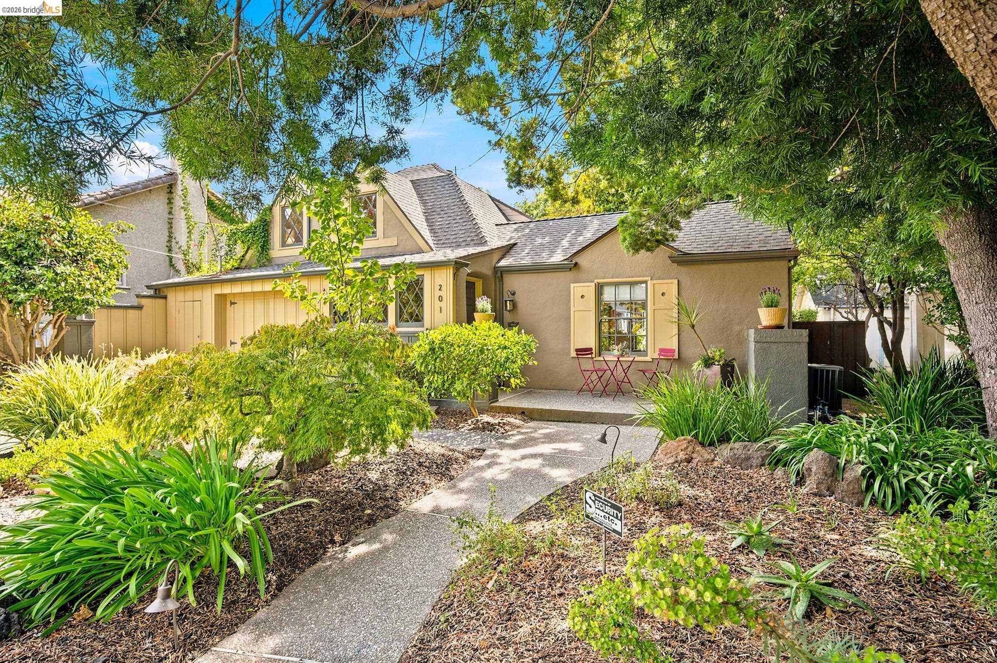 201 Beverly Ave