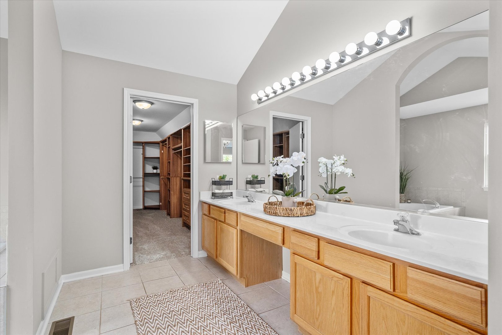 2388 Iroquois Lane