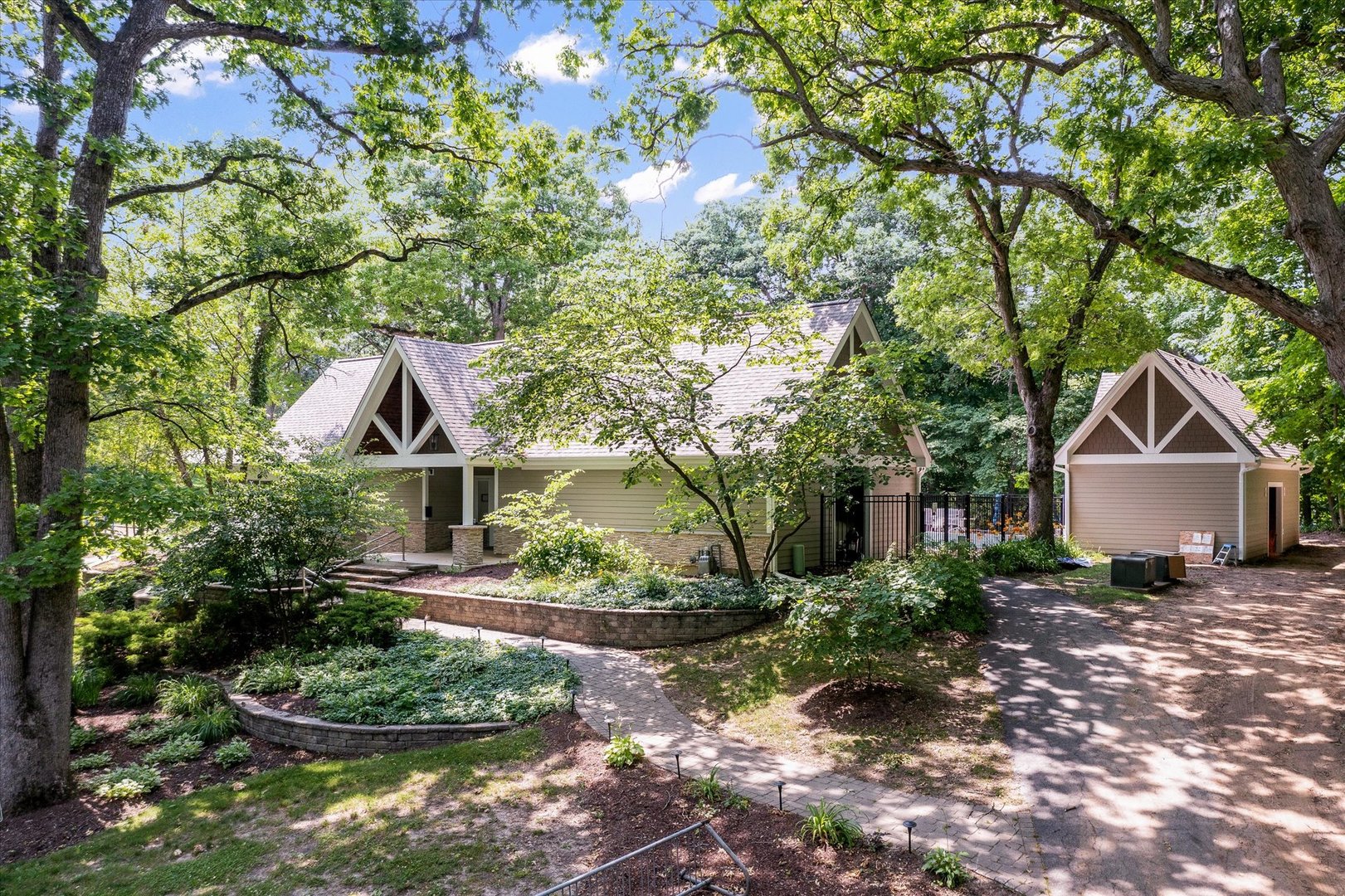 42W183 Ravine Drive