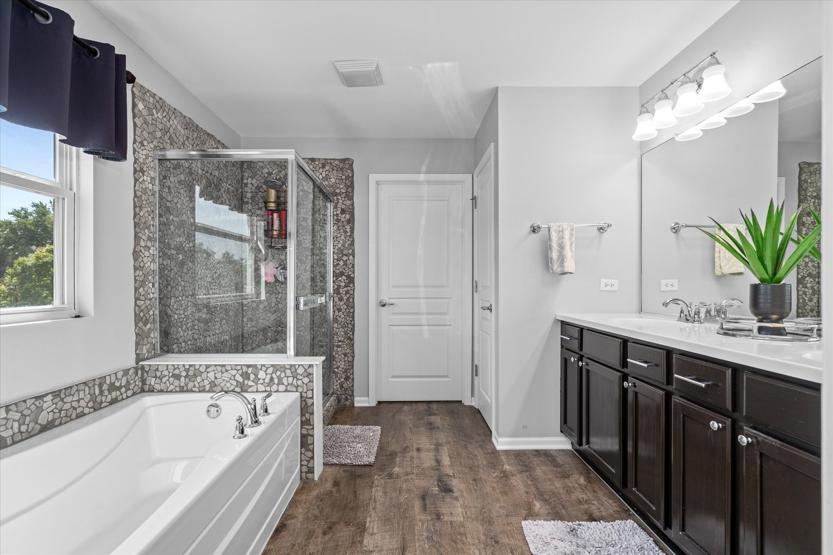 2262 Emerald Lane