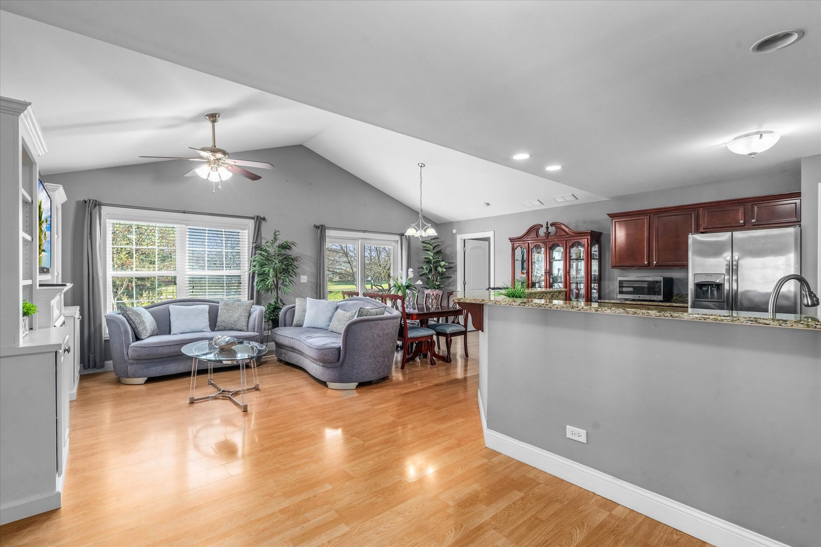 15709 Cove Circle