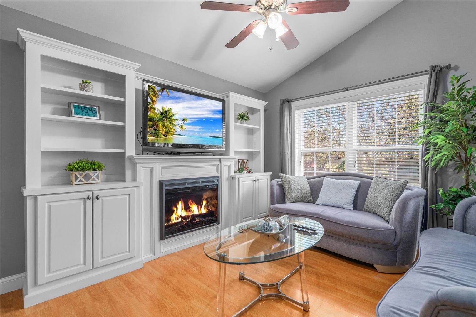 15709 Cove Circle