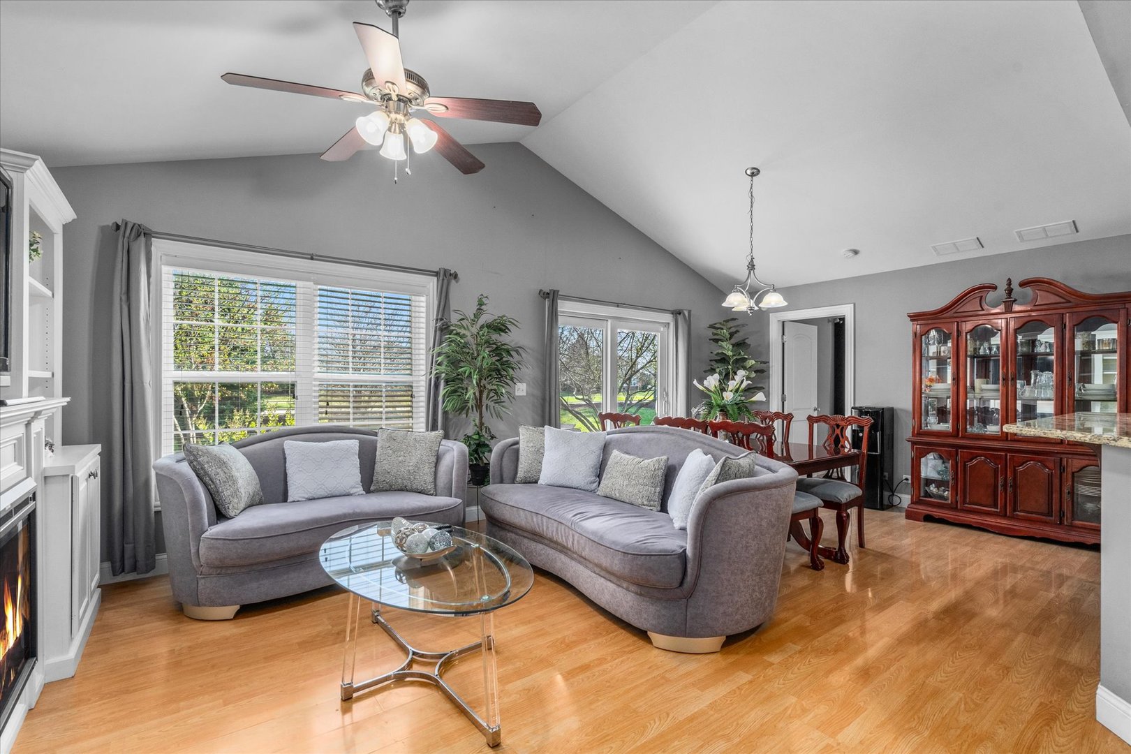 15709 Cove Circle