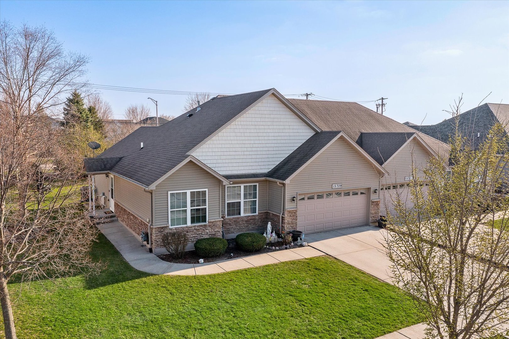 15709 Cove Circle