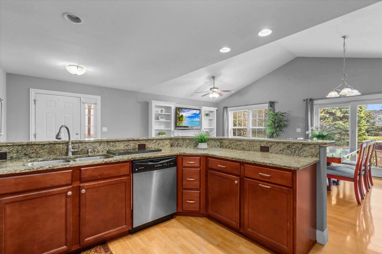 15709 Cove Circle