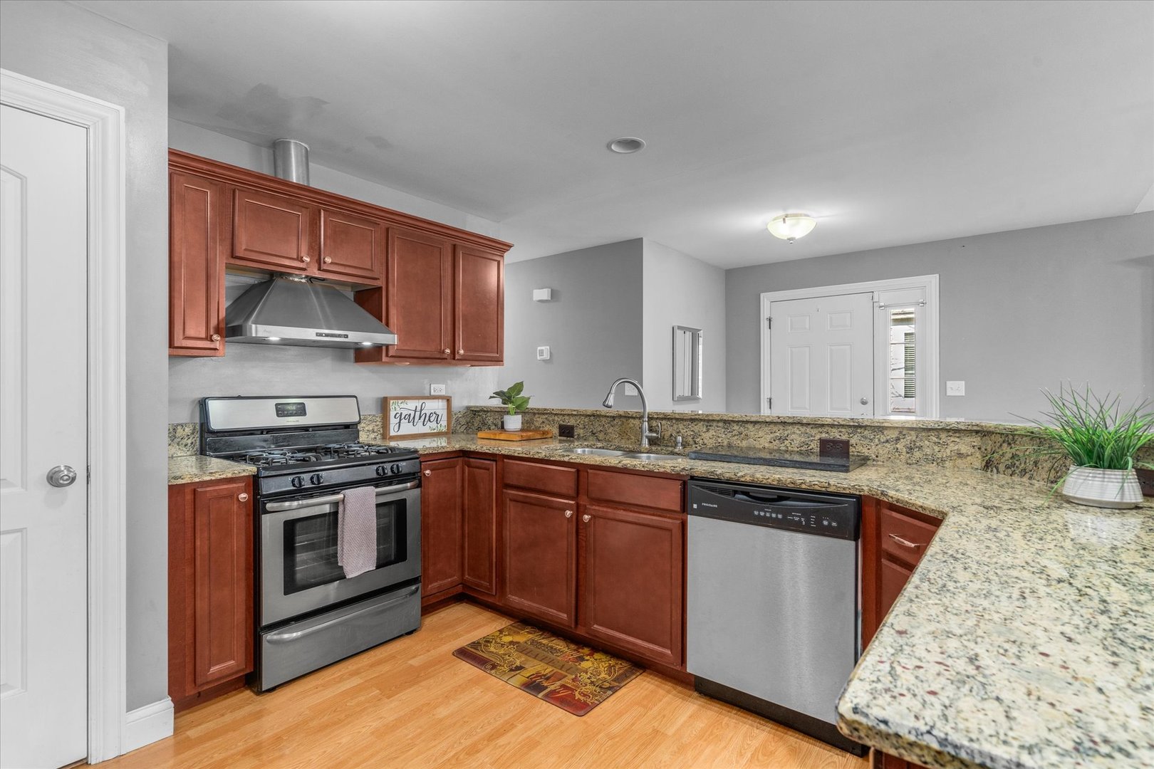 15709 Cove Circle