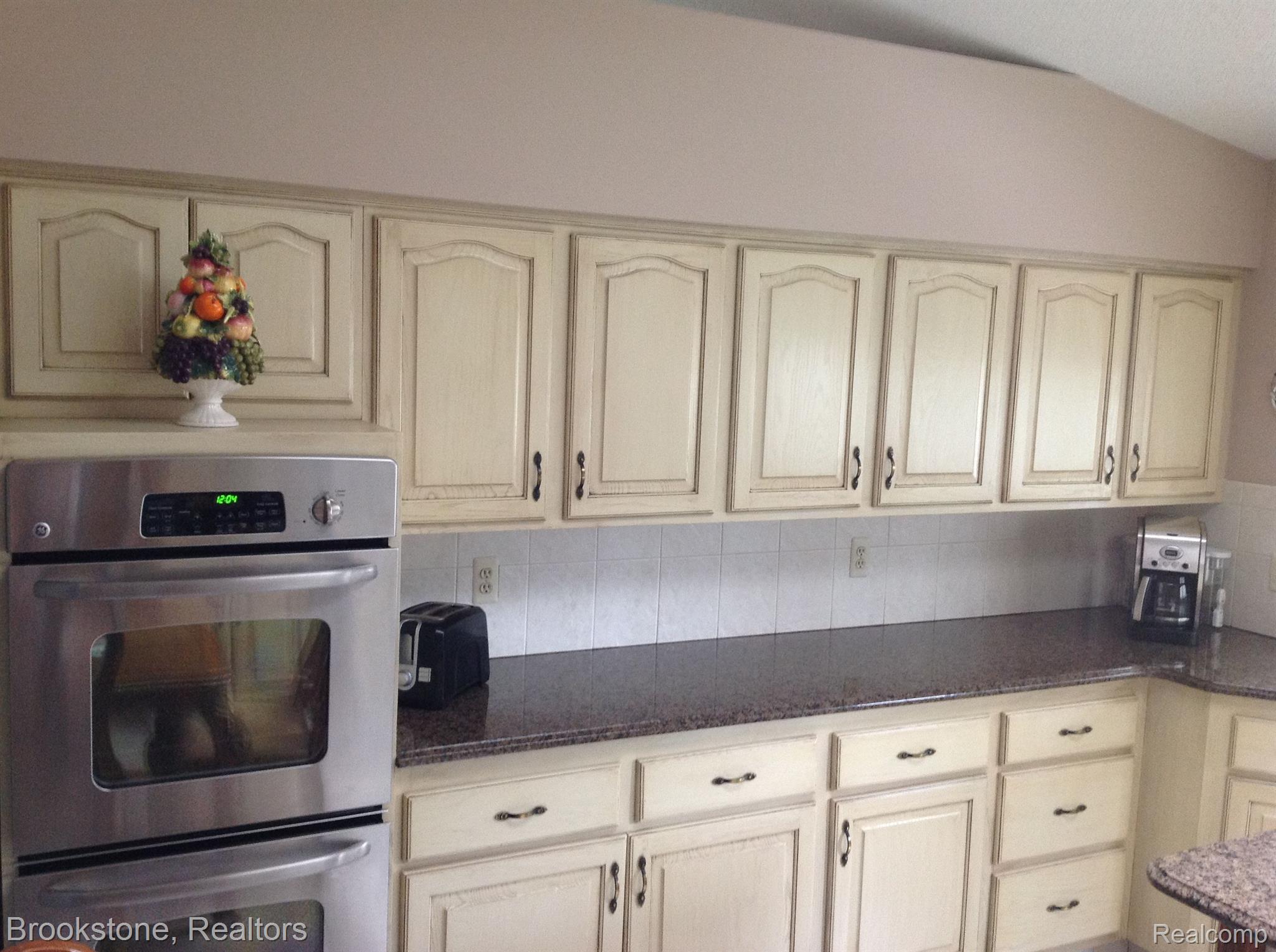 15704 MOUNTAINSIDE Drive