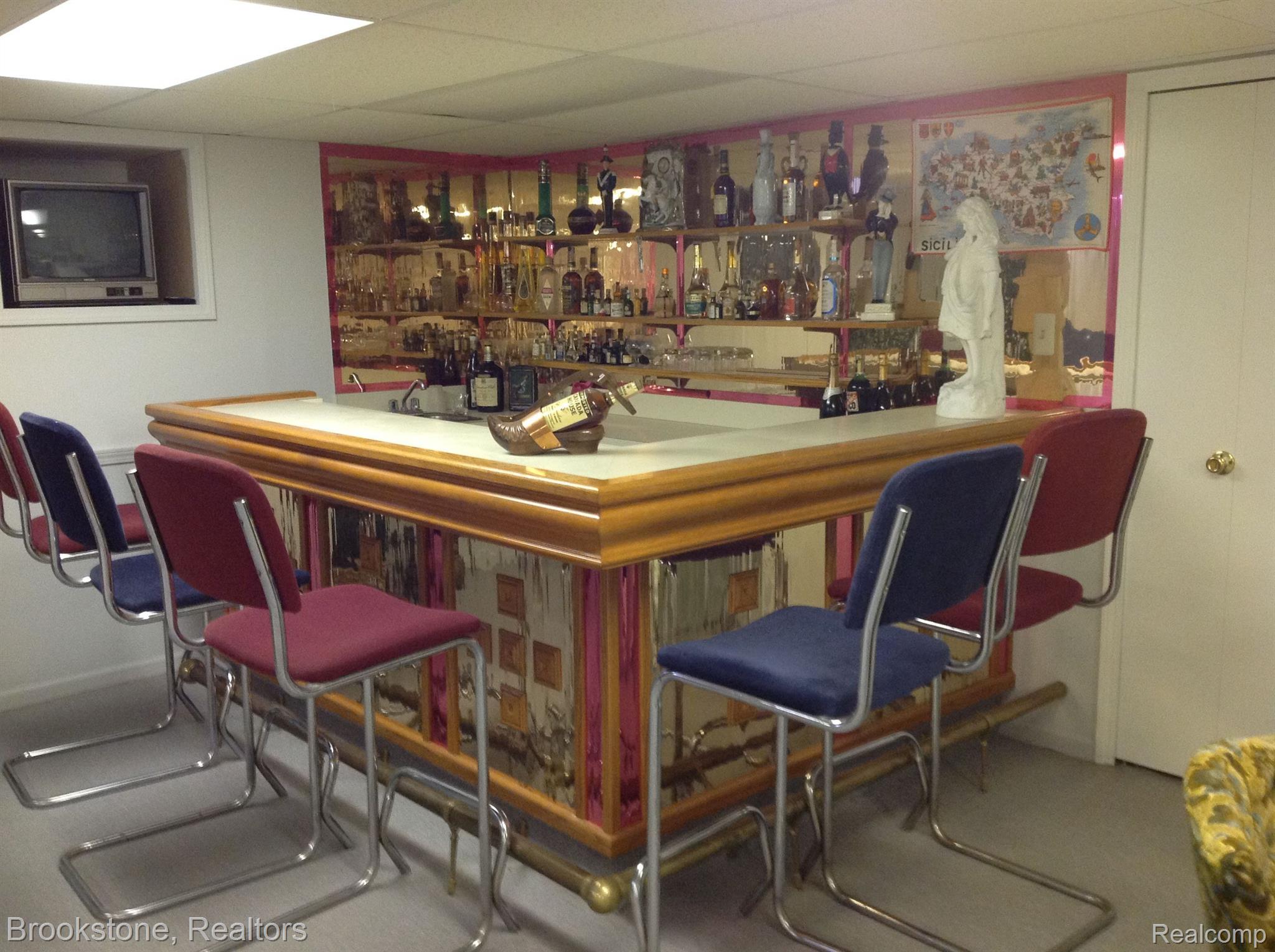 15704 MOUNTAINSIDE Drive