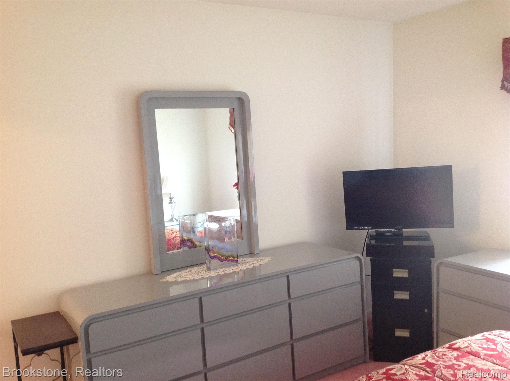 15704 MOUNTAINSIDE Drive