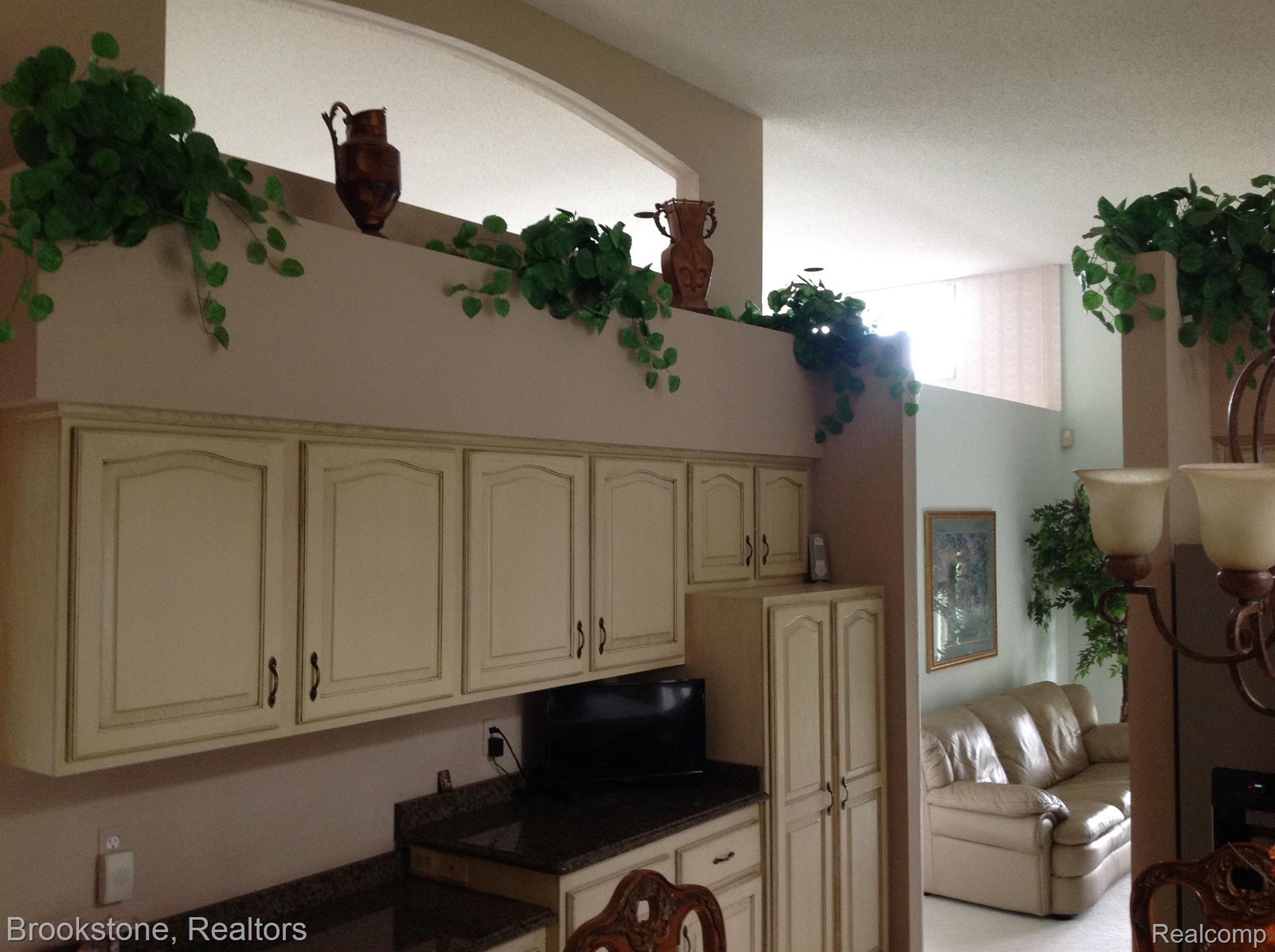 15704 MOUNTAINSIDE Drive