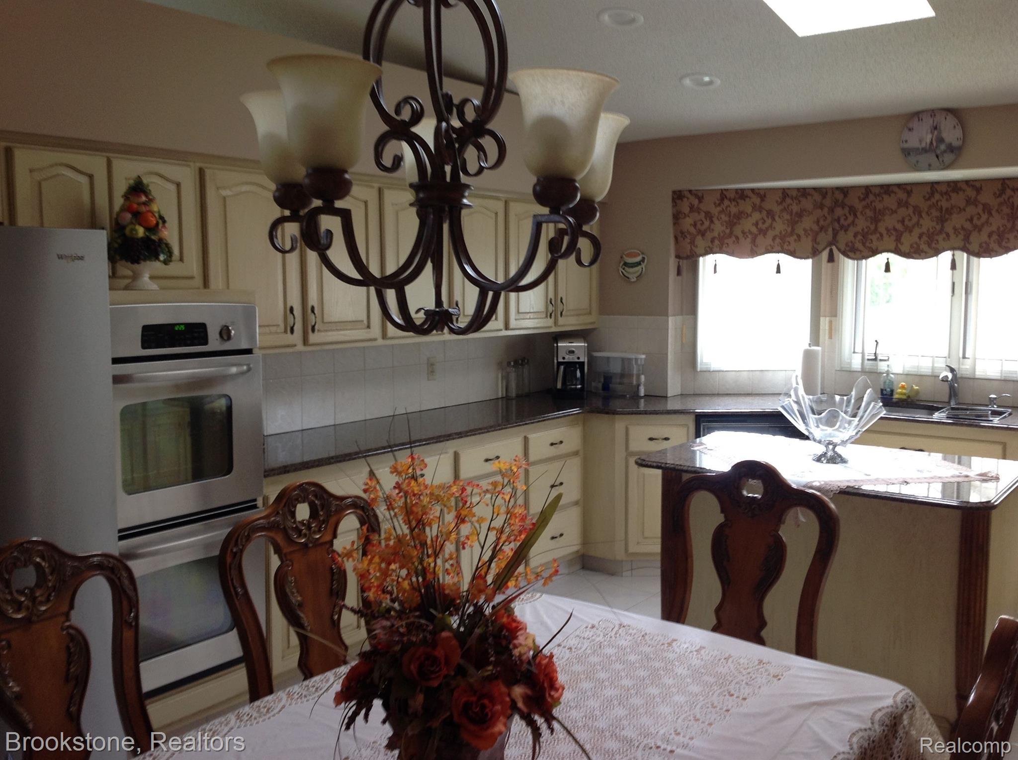 15704 MOUNTAINSIDE Drive