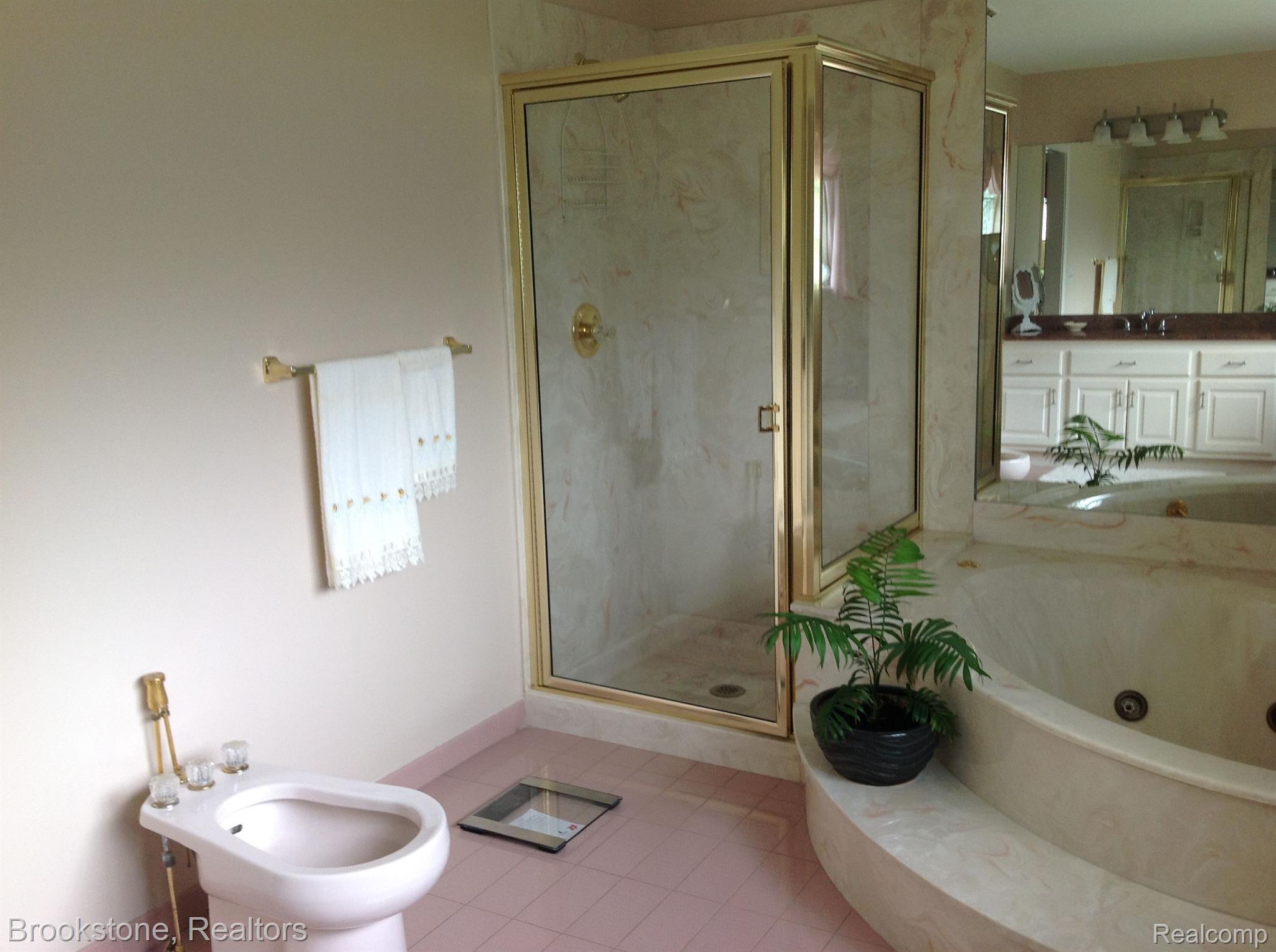 15704 MOUNTAINSIDE Drive