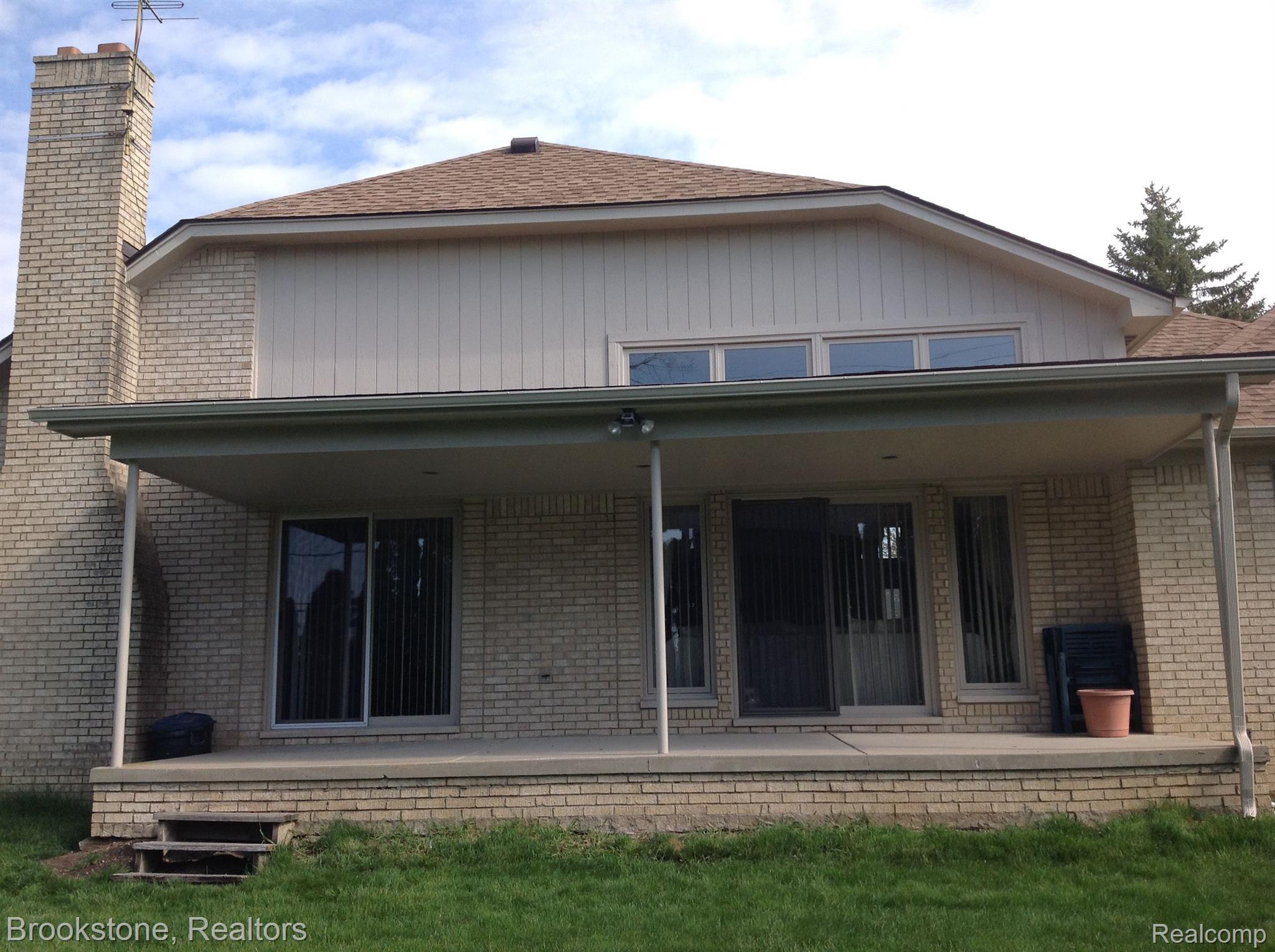 15704 MOUNTAINSIDE Drive