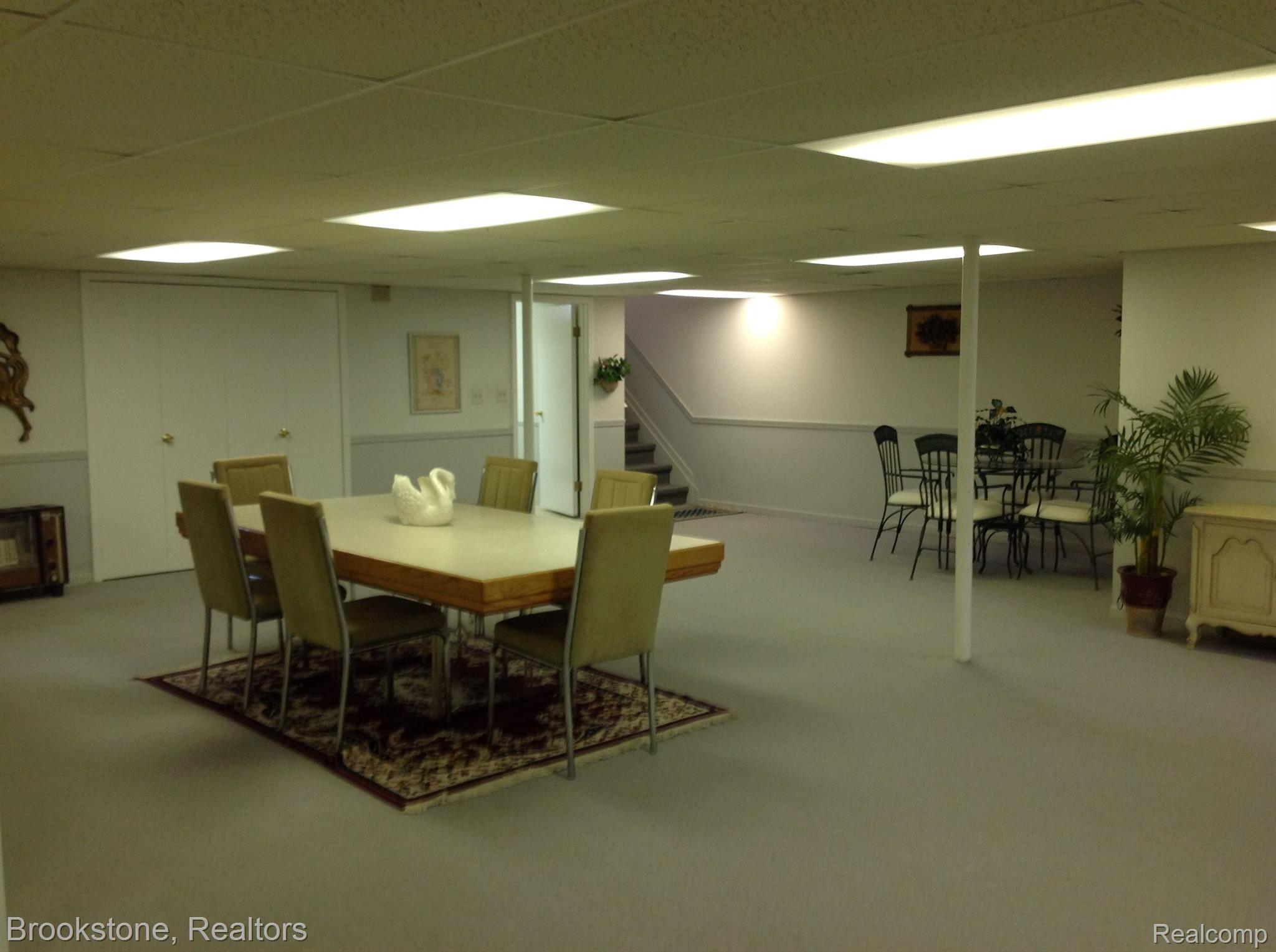 15704 MOUNTAINSIDE Drive