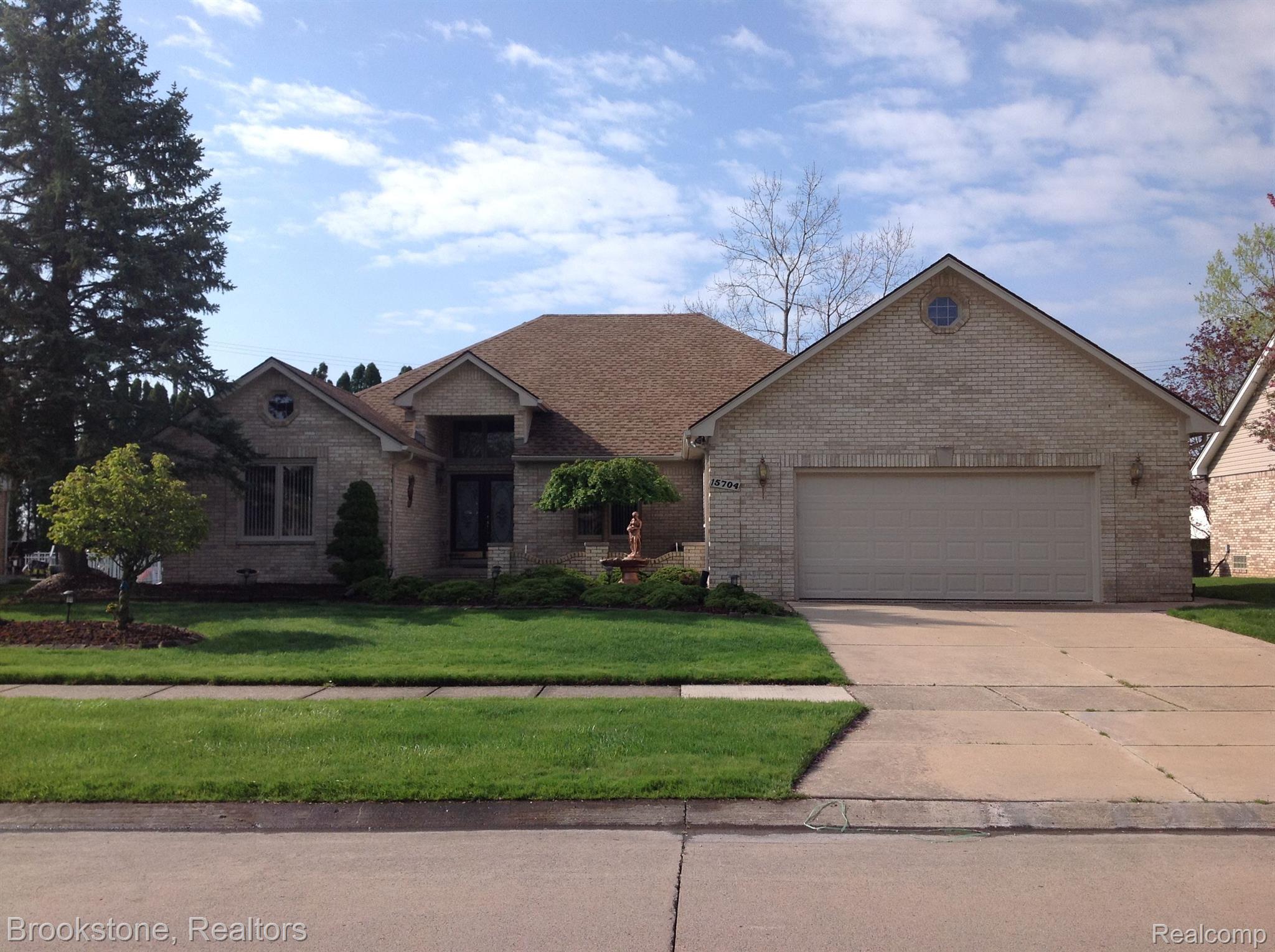 15704 MOUNTAINSIDE Drive