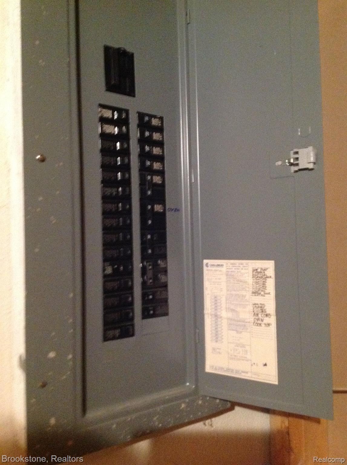 15704 MOUNTAINSIDE Drive