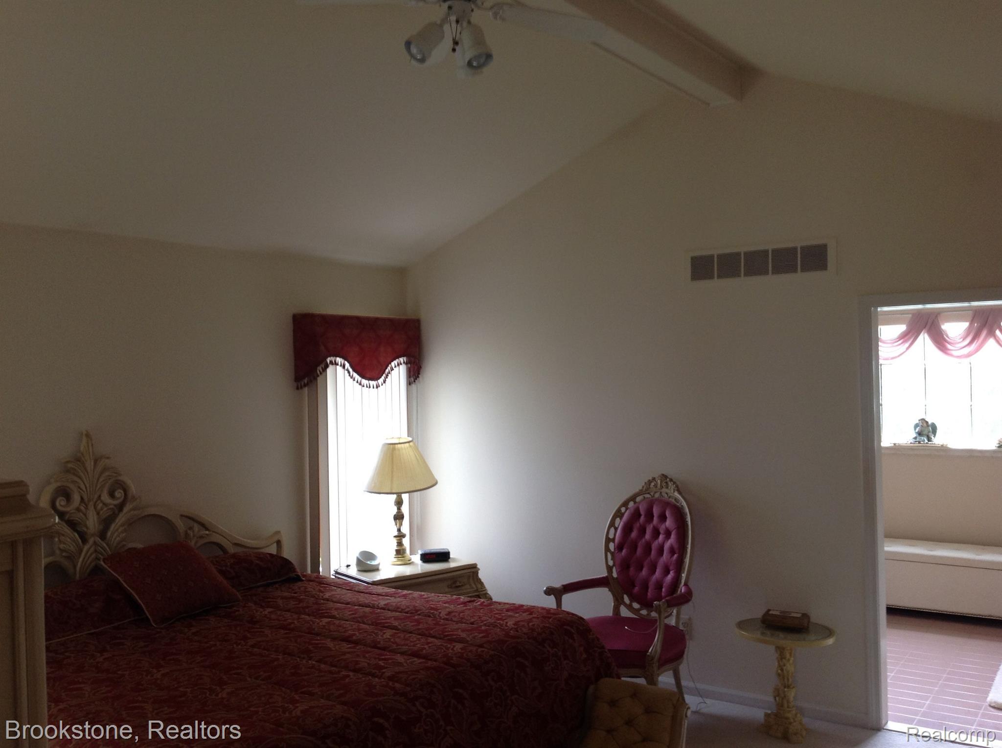 15704 MOUNTAINSIDE Drive