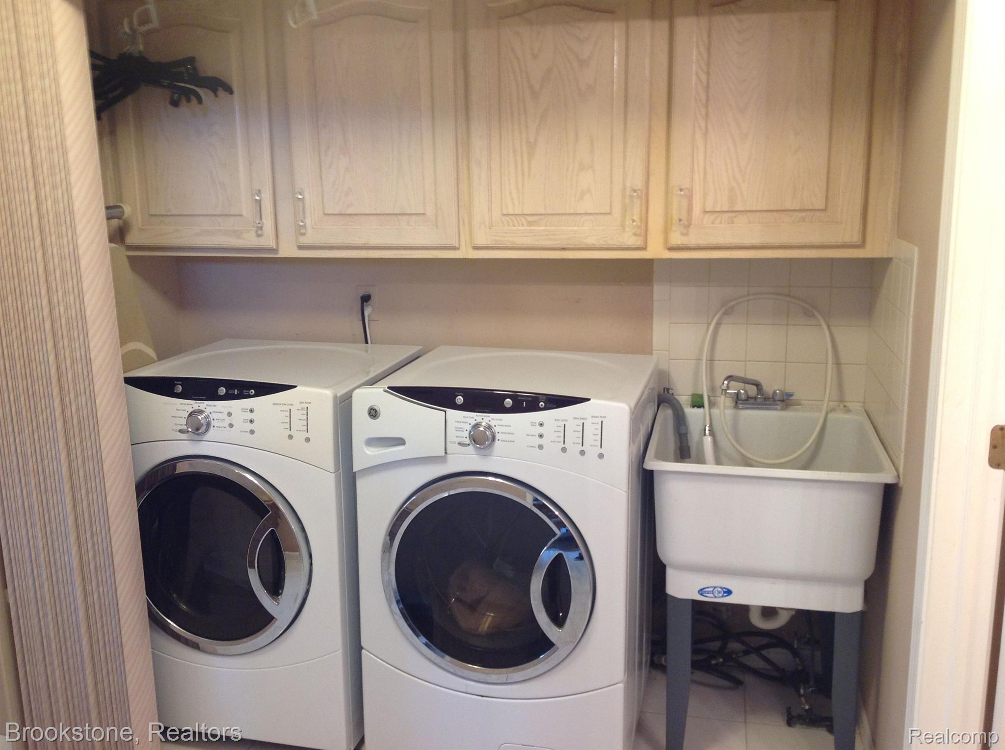 15704 MOUNTAINSIDE Drive