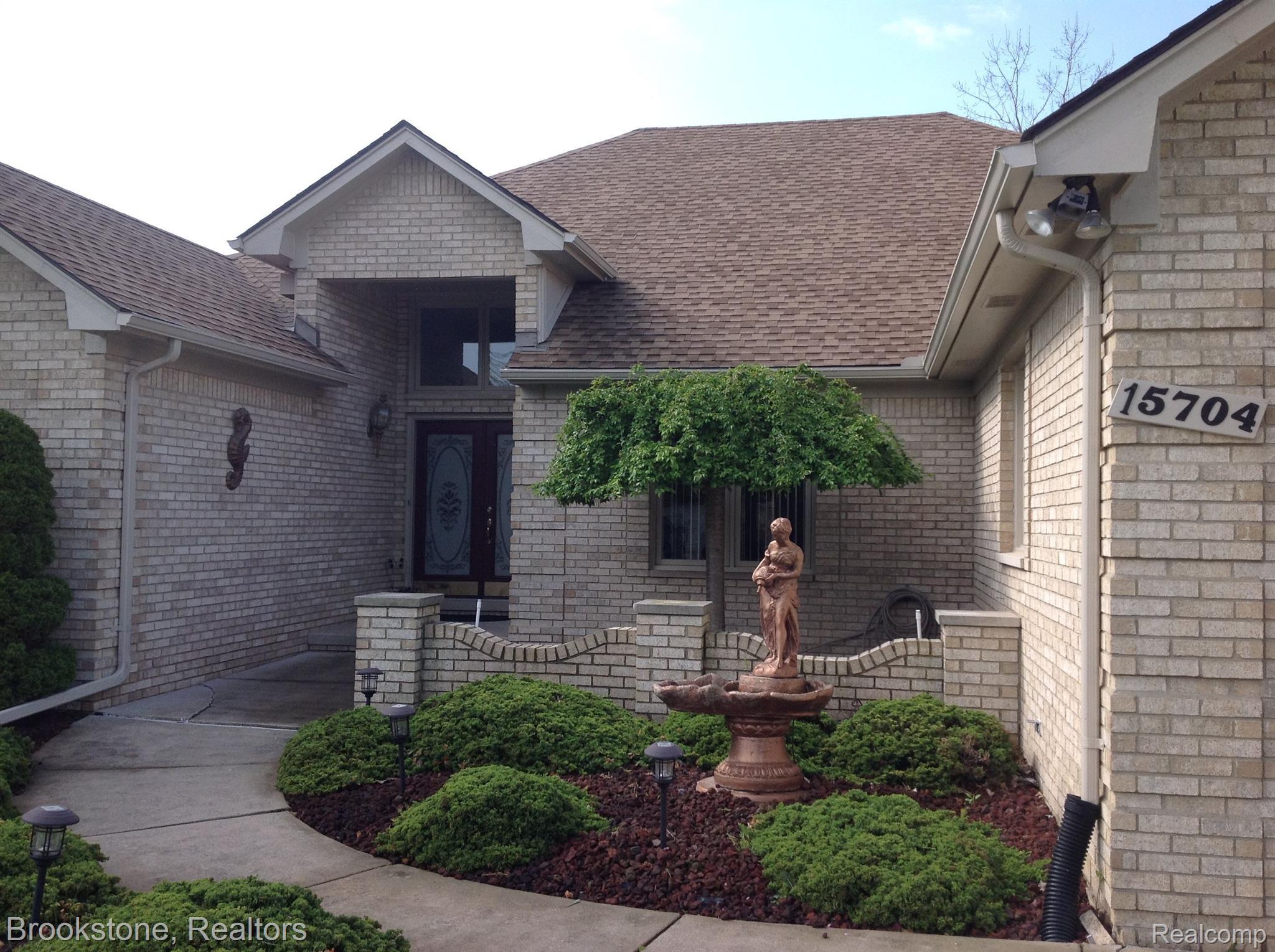 15704 MOUNTAINSIDE Drive