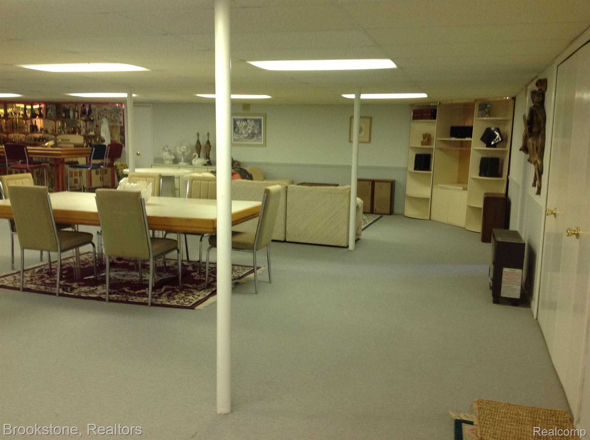 15704 MOUNTAINSIDE Drive