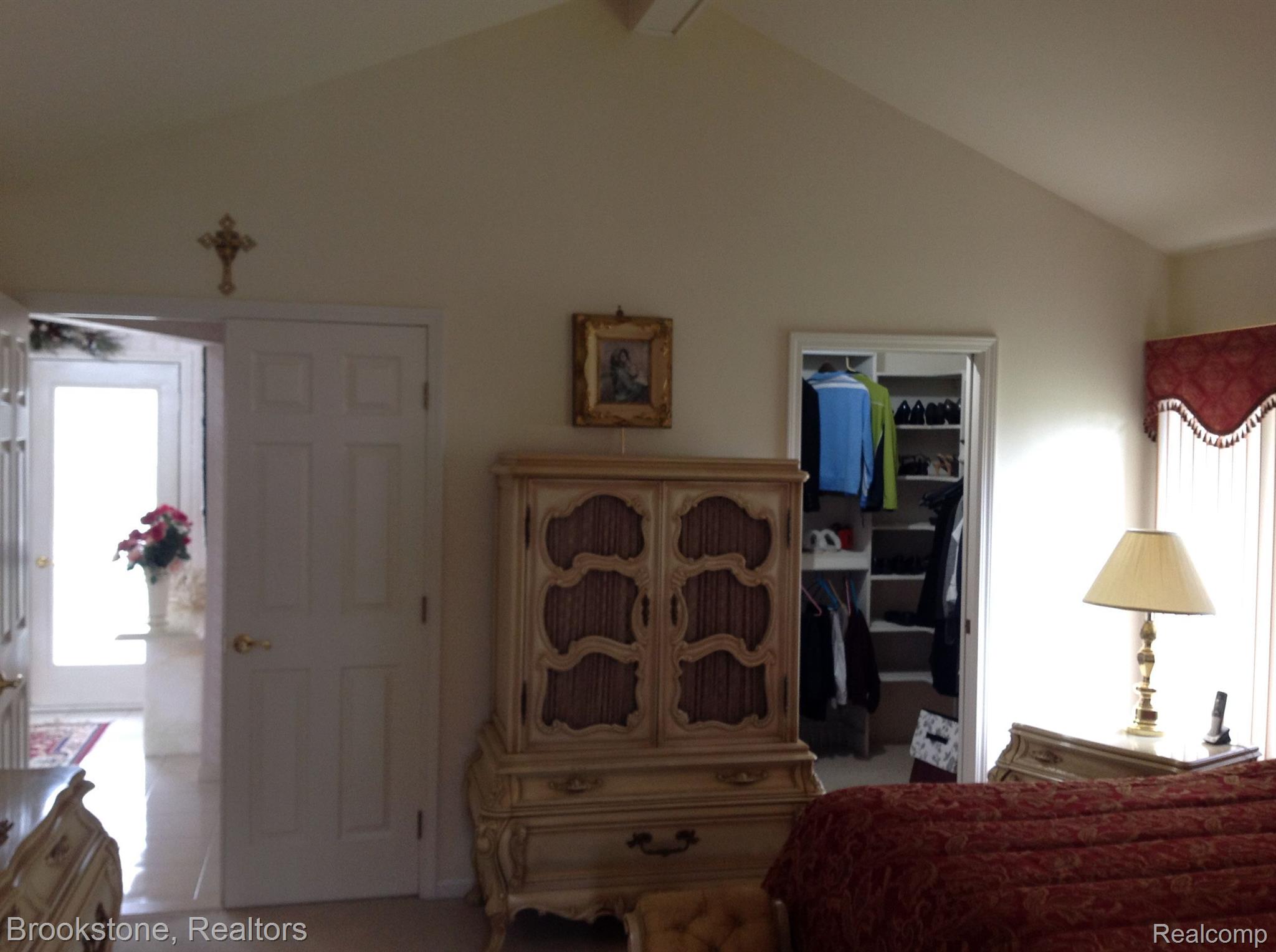 15704 MOUNTAINSIDE Drive