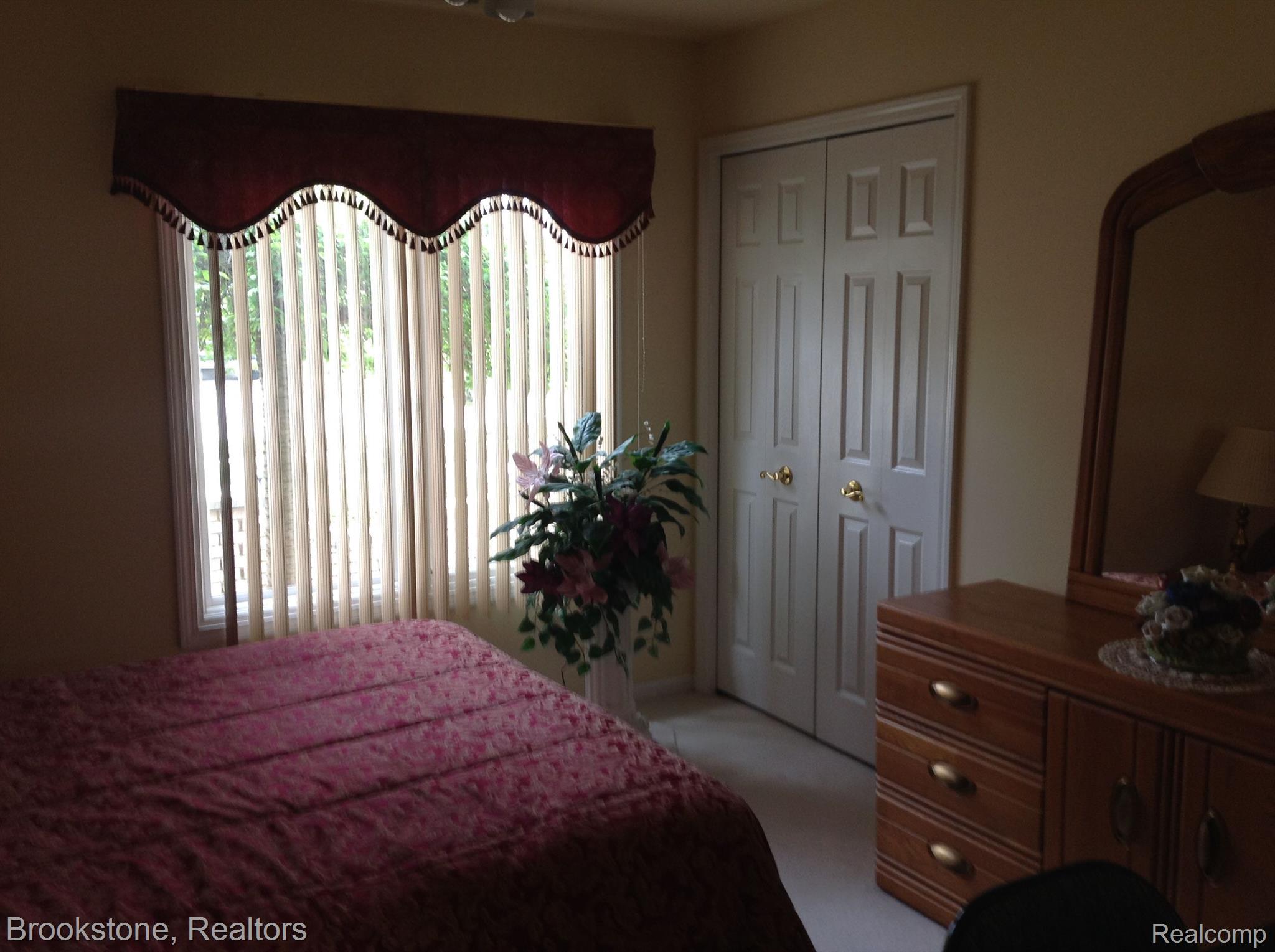 15704 MOUNTAINSIDE Drive