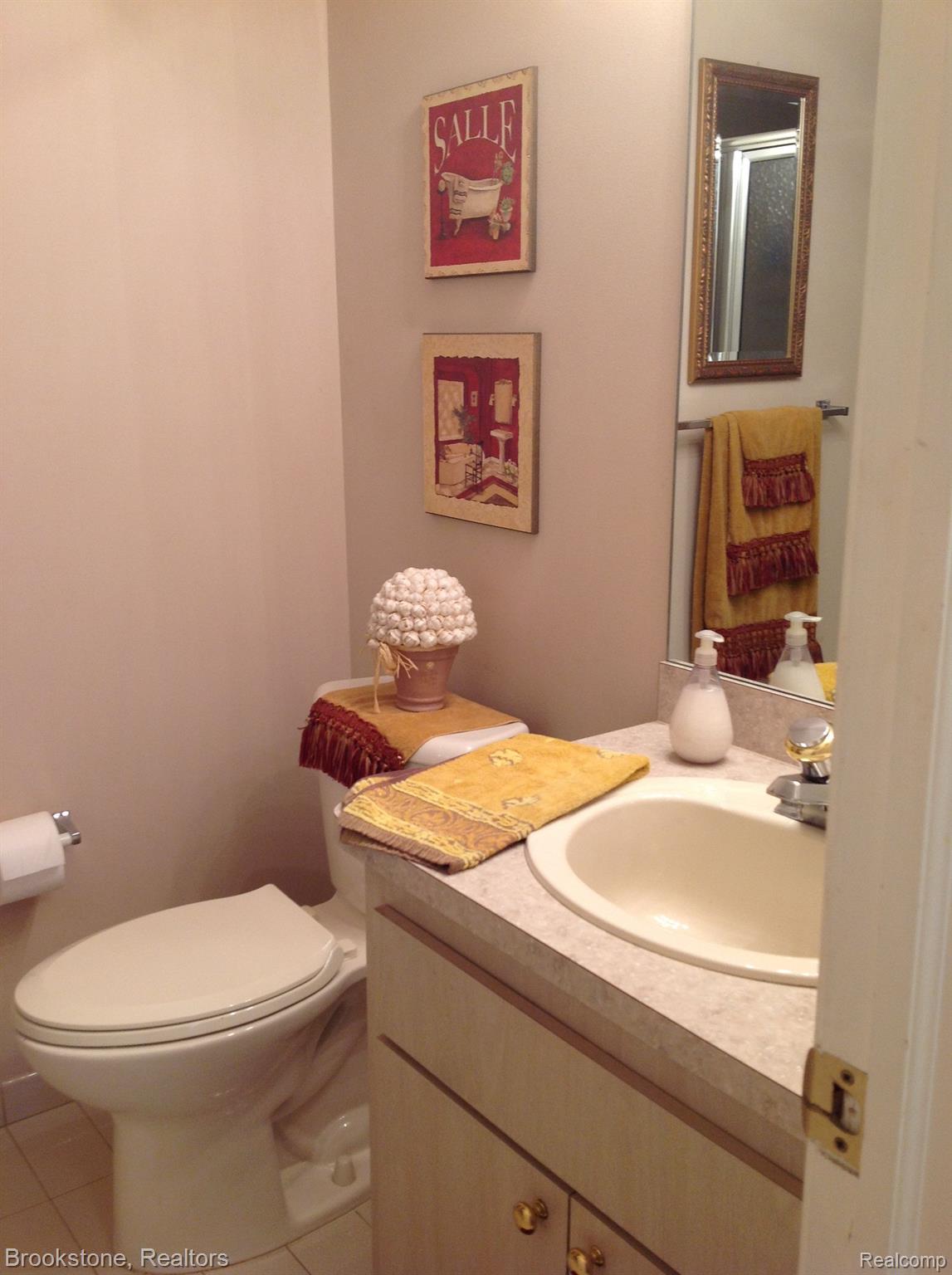 15704 MOUNTAINSIDE Drive