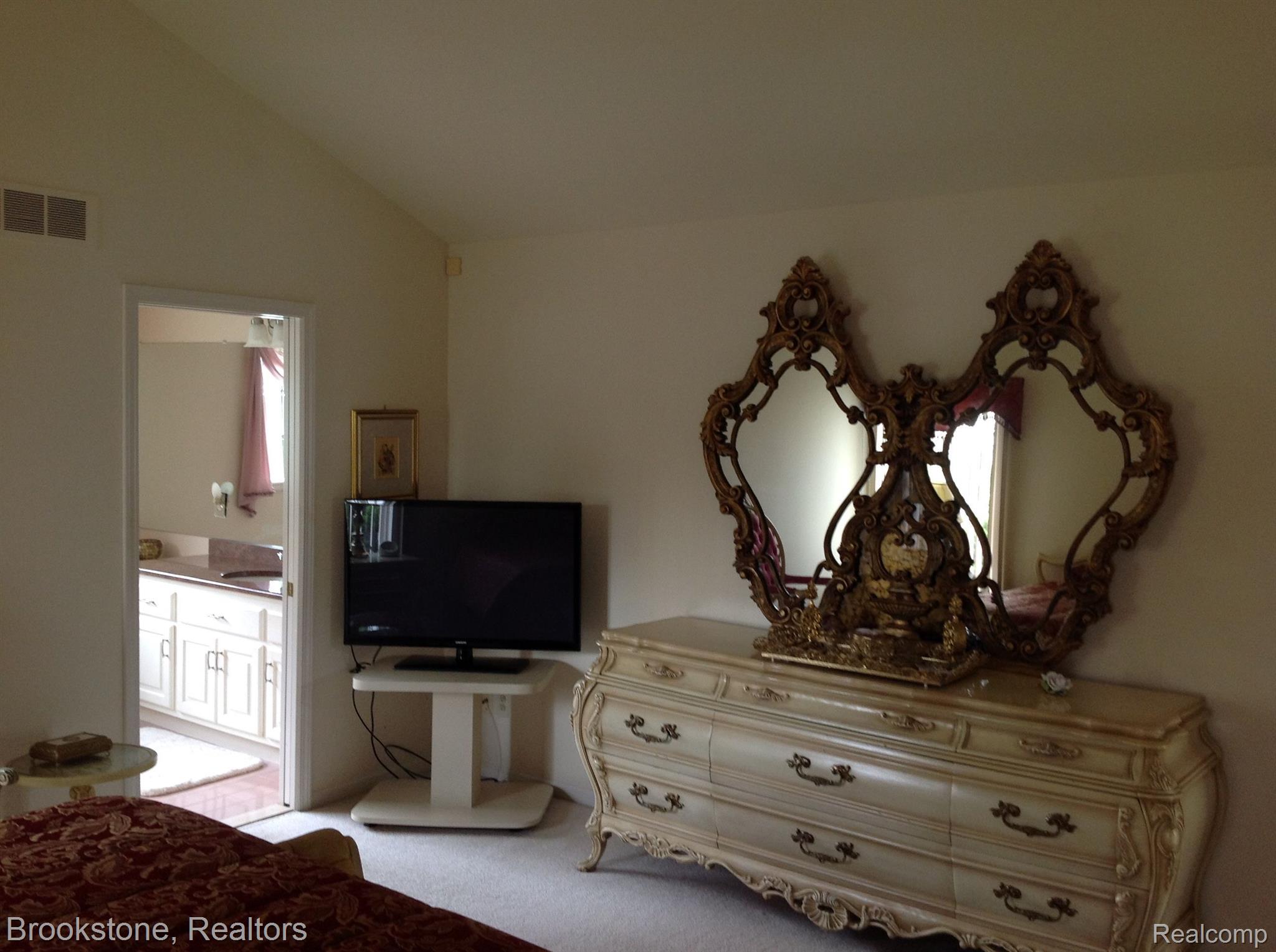 15704 MOUNTAINSIDE Drive