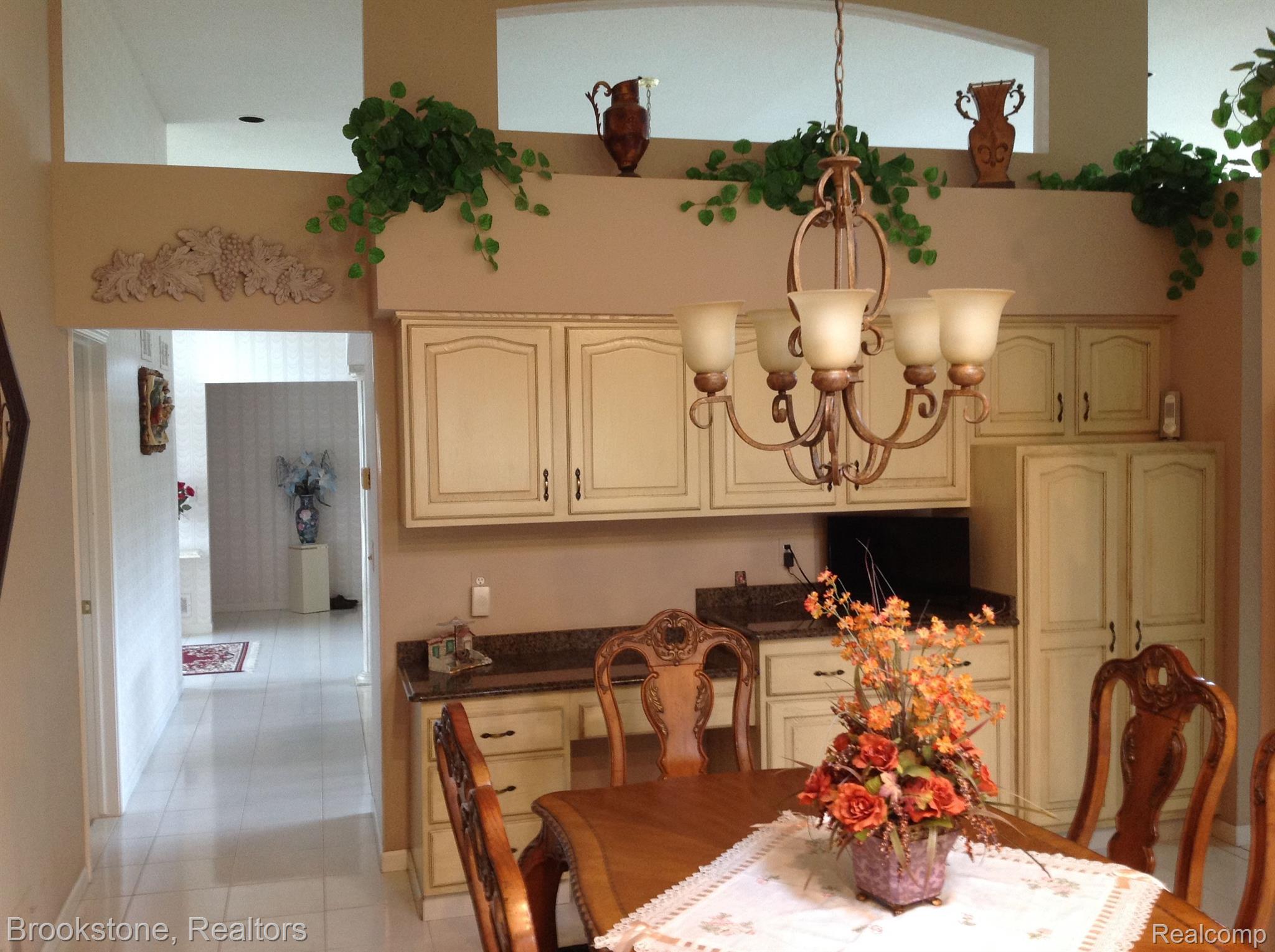 15704 MOUNTAINSIDE Drive