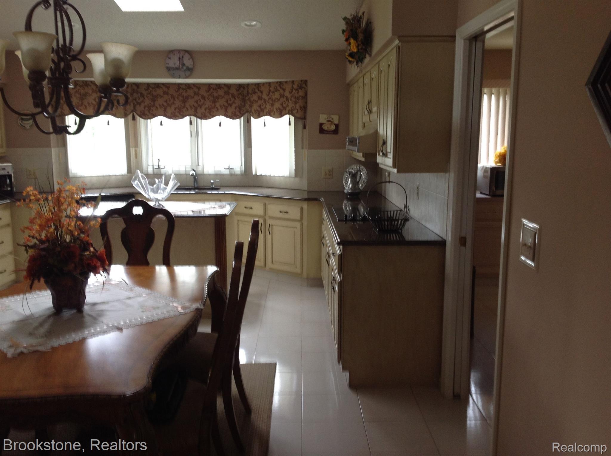 15704 MOUNTAINSIDE Drive