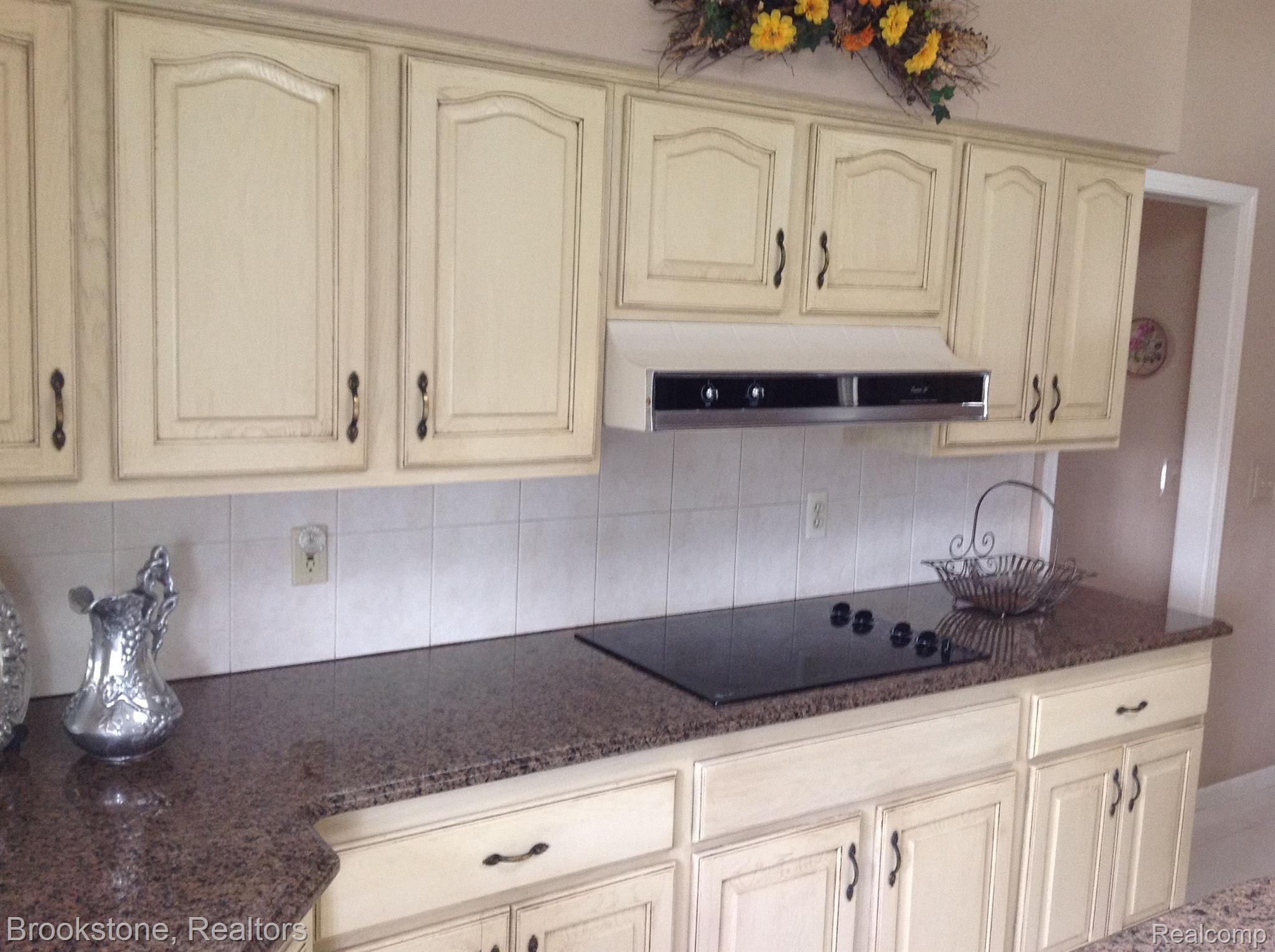 15704 MOUNTAINSIDE Drive