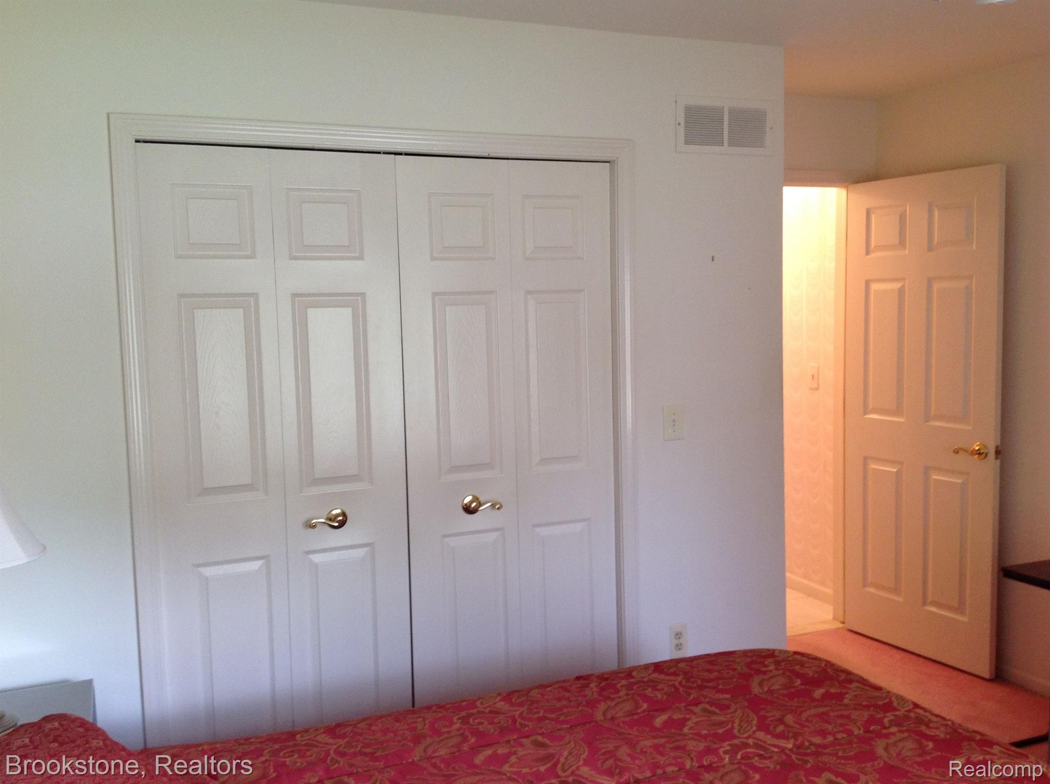 15704 MOUNTAINSIDE Drive