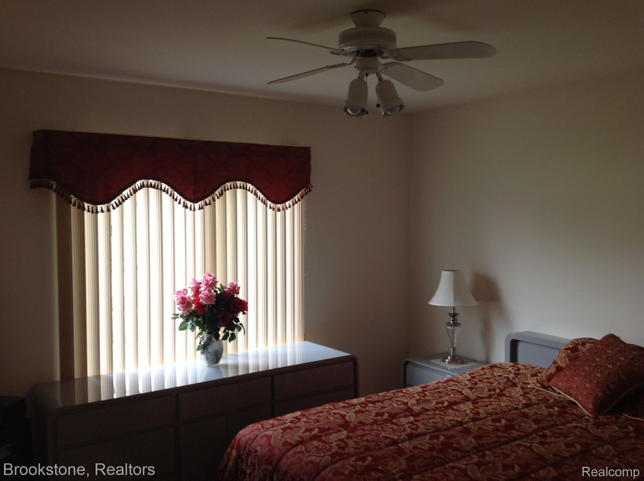 15704 MOUNTAINSIDE Drive