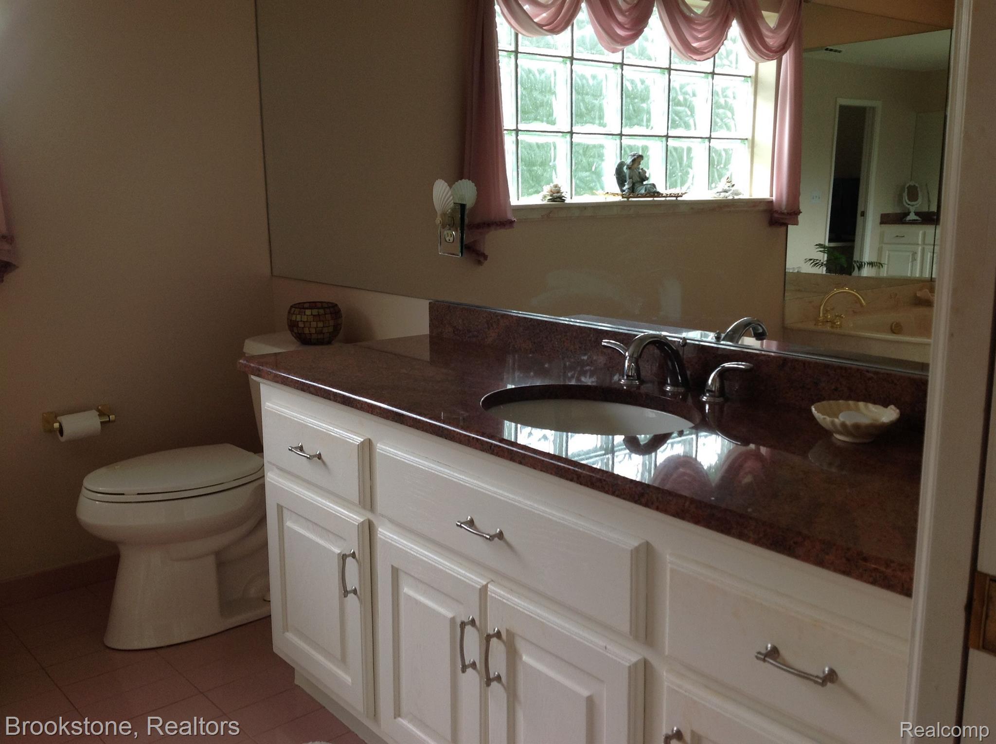 15704 MOUNTAINSIDE Drive