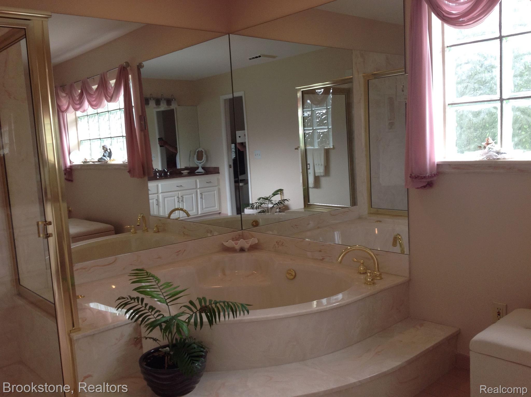 15704 MOUNTAINSIDE Drive