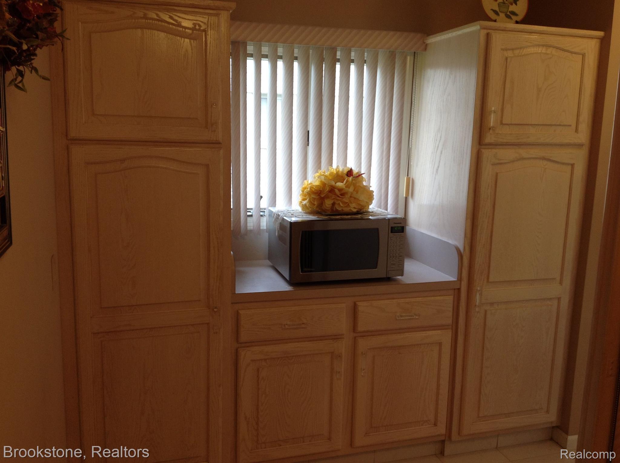 15704 MOUNTAINSIDE Drive