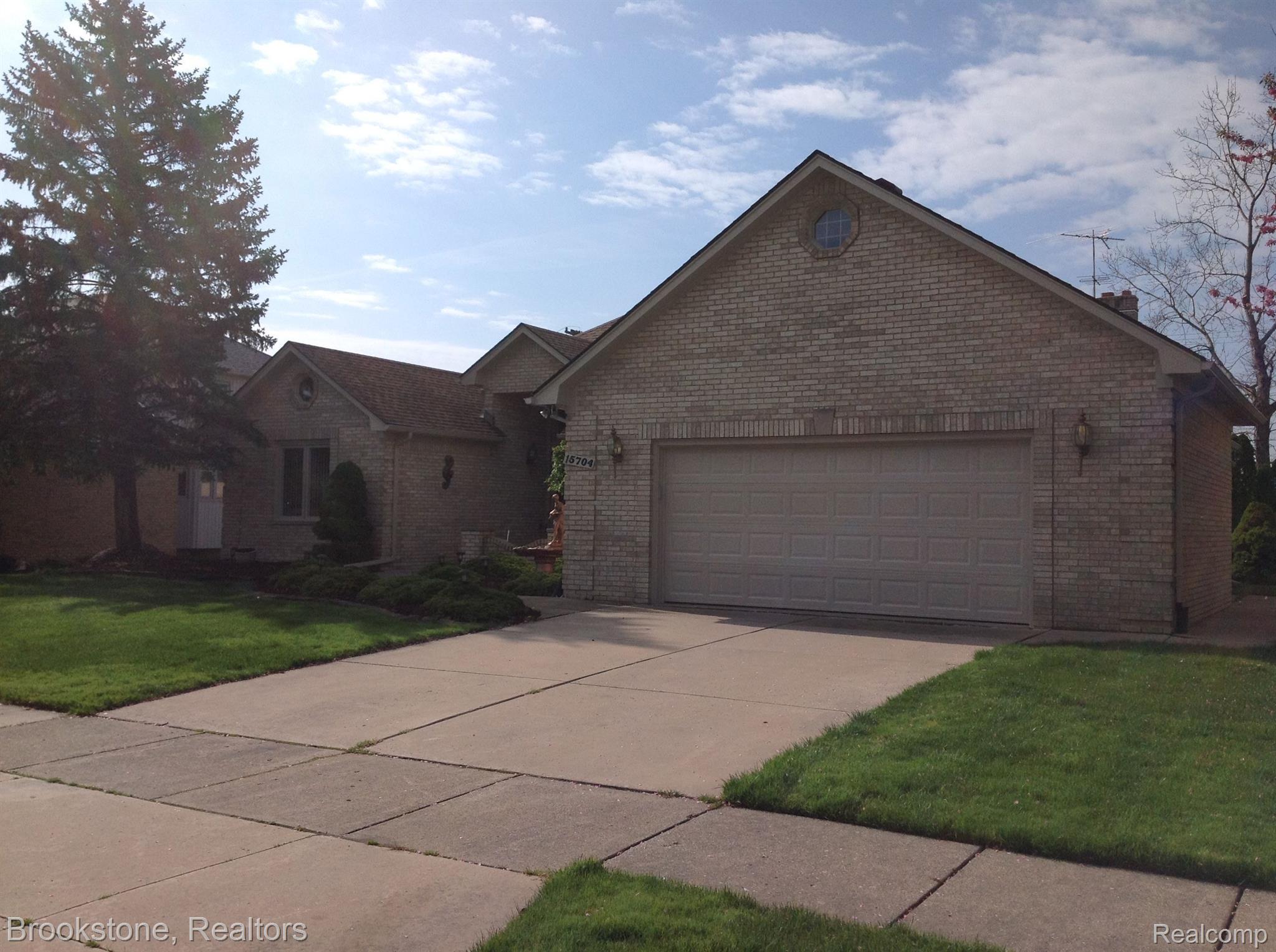 15704 MOUNTAINSIDE Drive