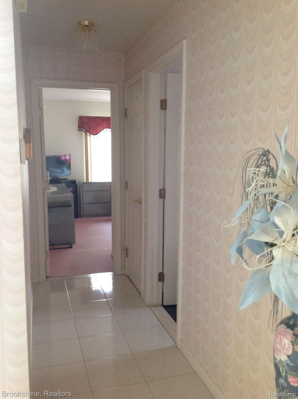 15704 MOUNTAINSIDE Drive