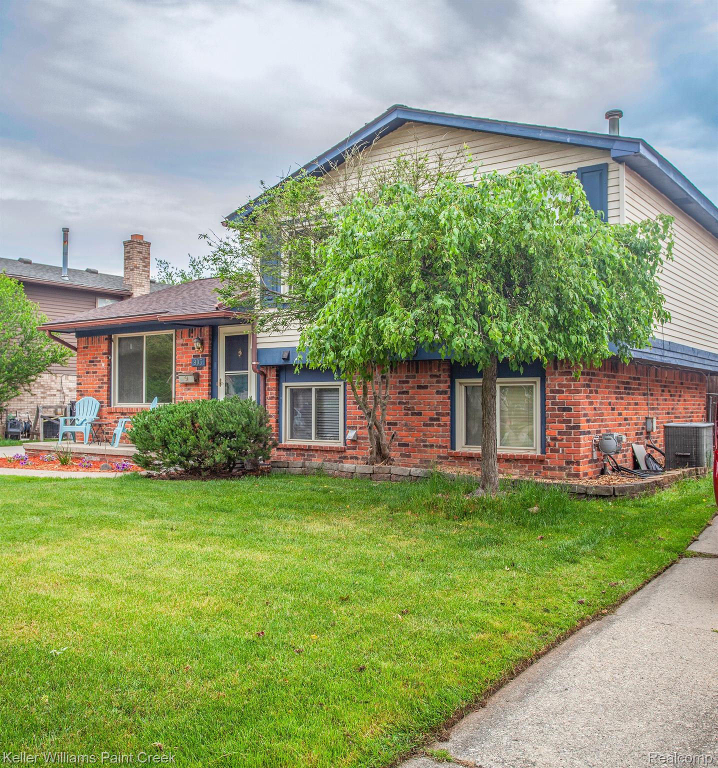 903 E SUNNYBROOK Drive