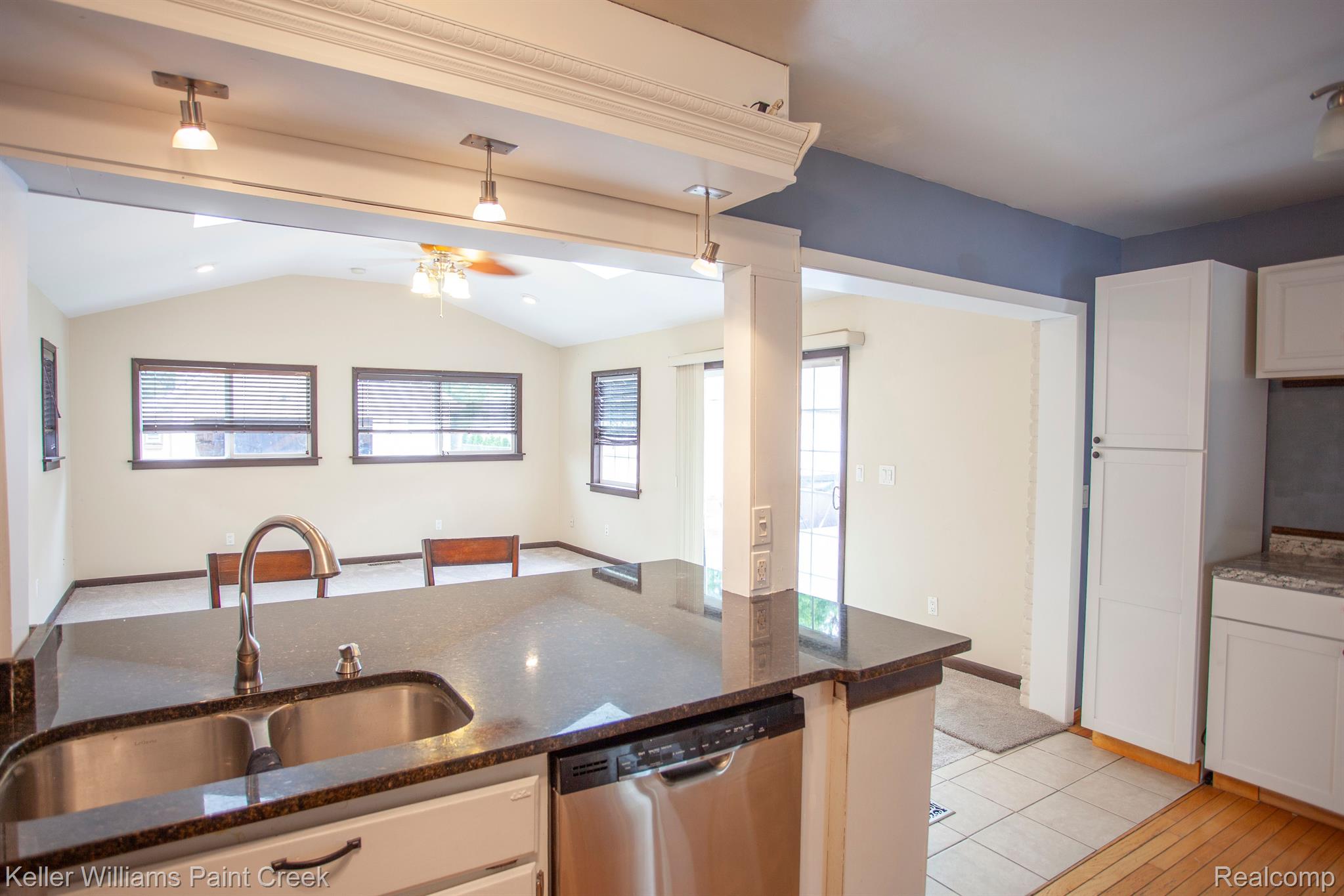 903 E SUNNYBROOK Drive