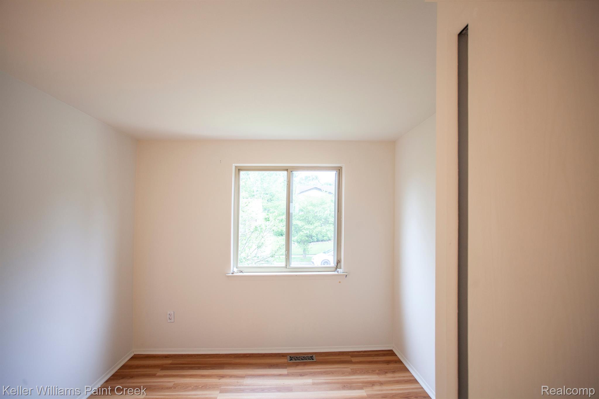 903 E SUNNYBROOK Drive