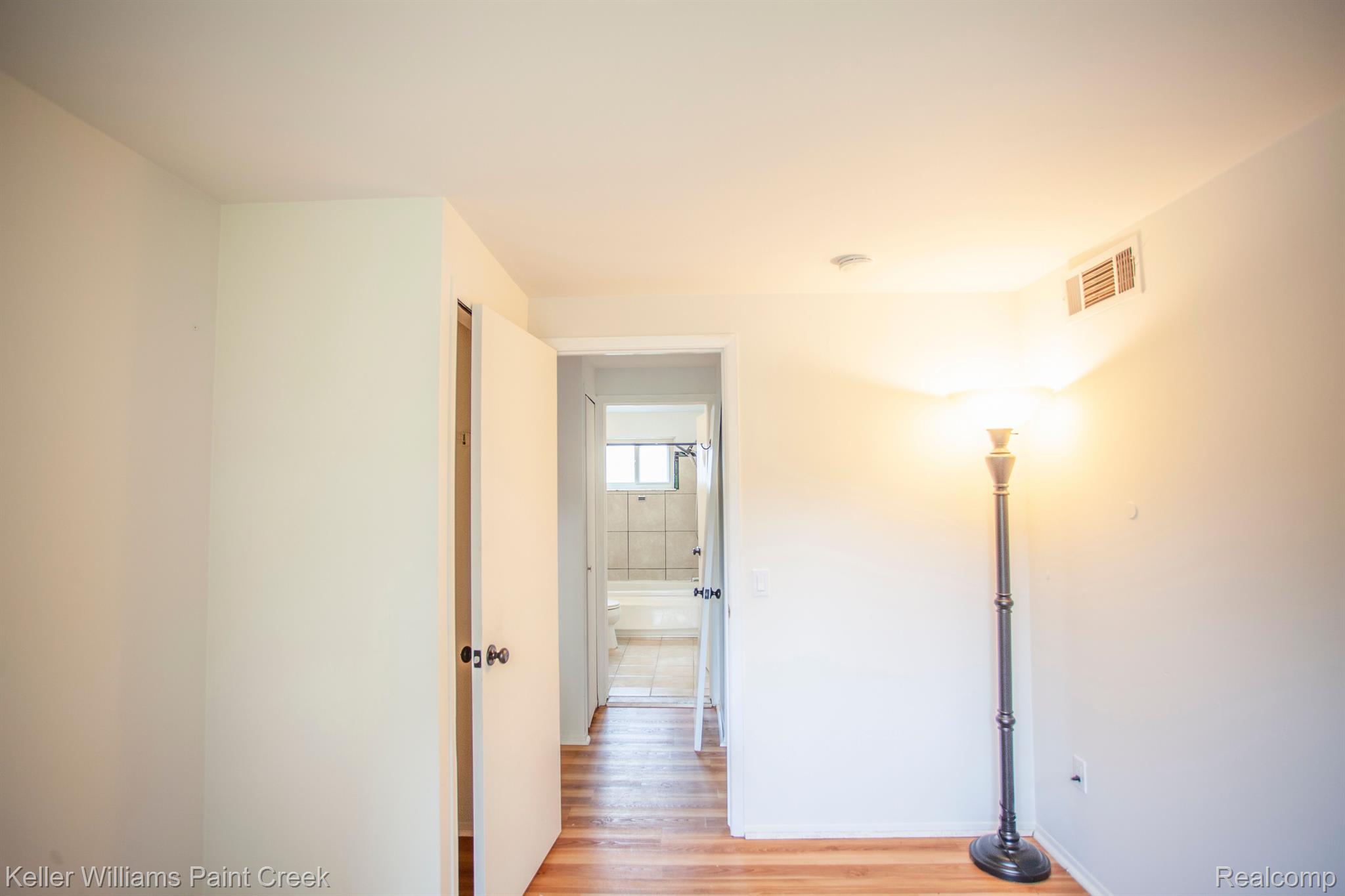 903 E SUNNYBROOK Drive