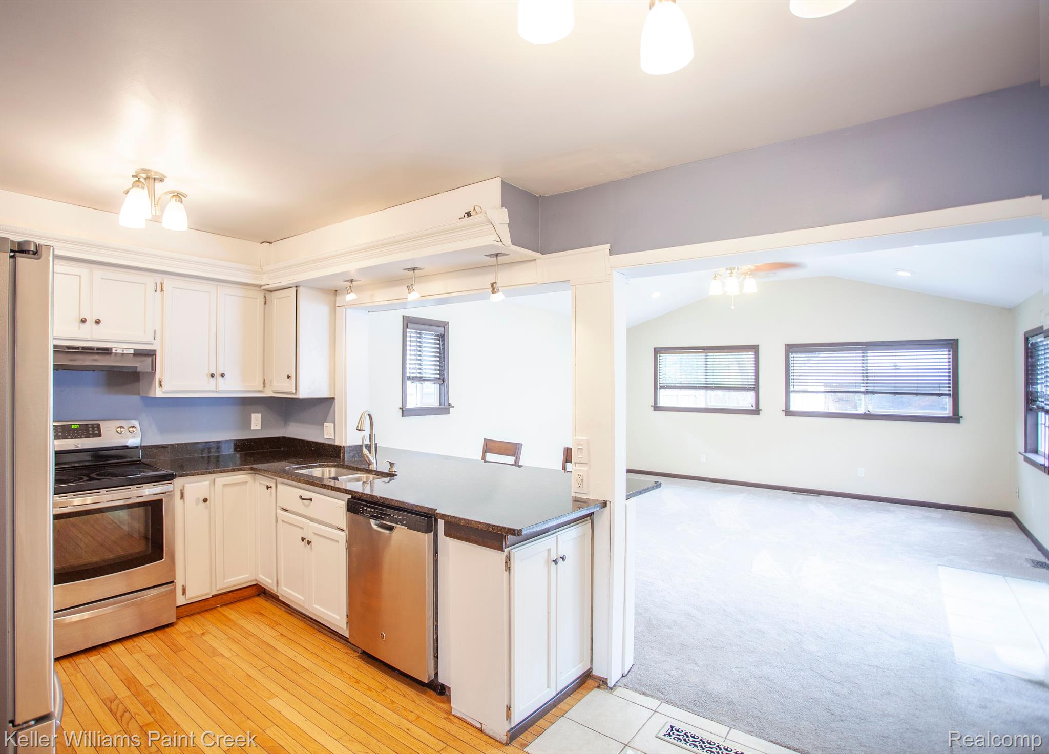 903 E SUNNYBROOK Drive