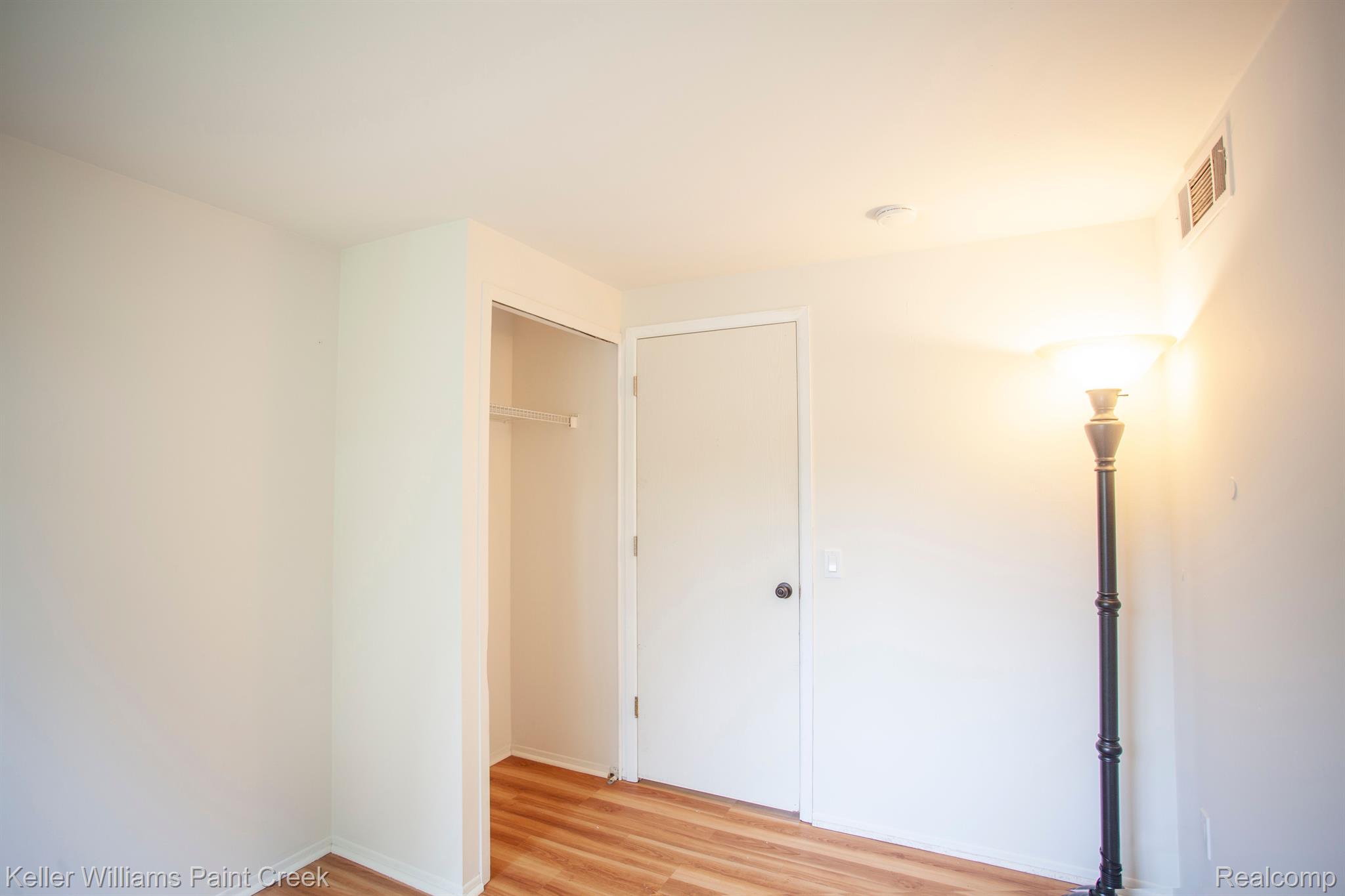 903 E SUNNYBROOK Drive