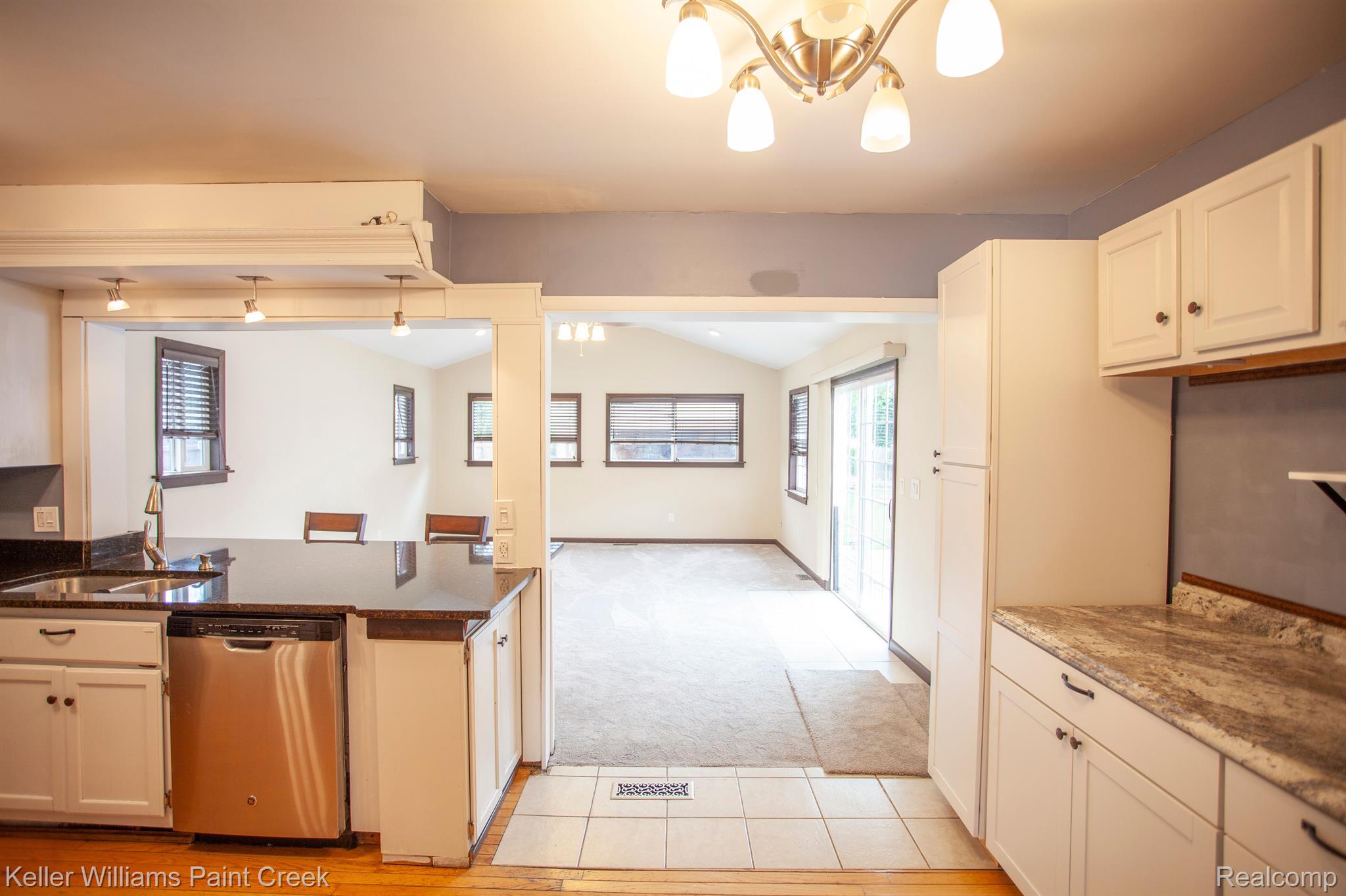 903 E SUNNYBROOK Drive